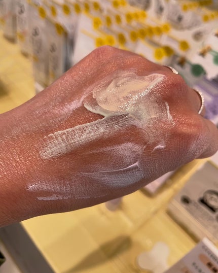 しのち☀️ on LIPS 「アットコスメトーキョー一階で乾燥さんのポップアップにお邪魔した..」(9枚目)