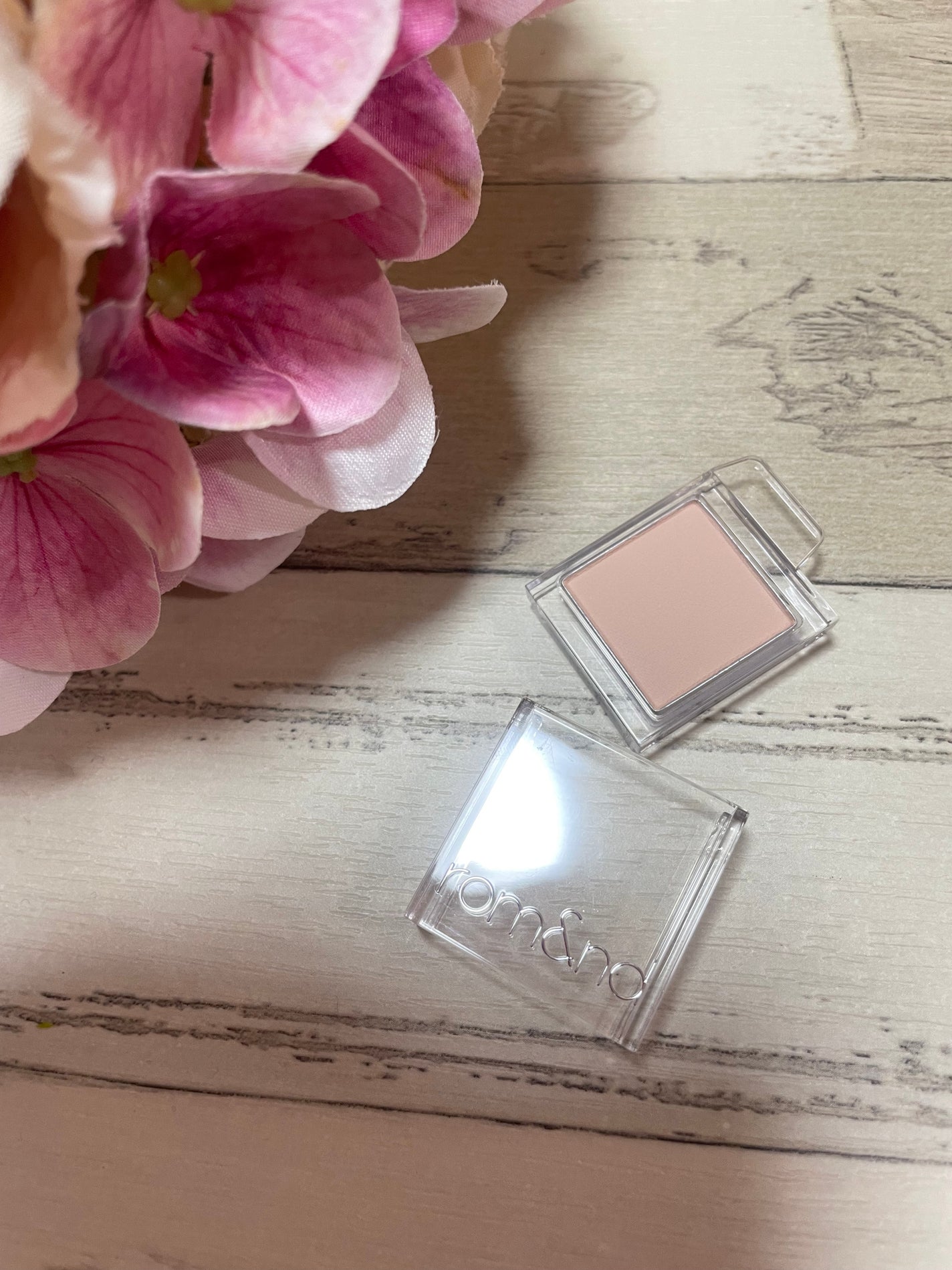 ぱすかる on LIPS 「アイメイクの下地として使用。ロムアンドのシングルシャドウお初で..」(3枚目)