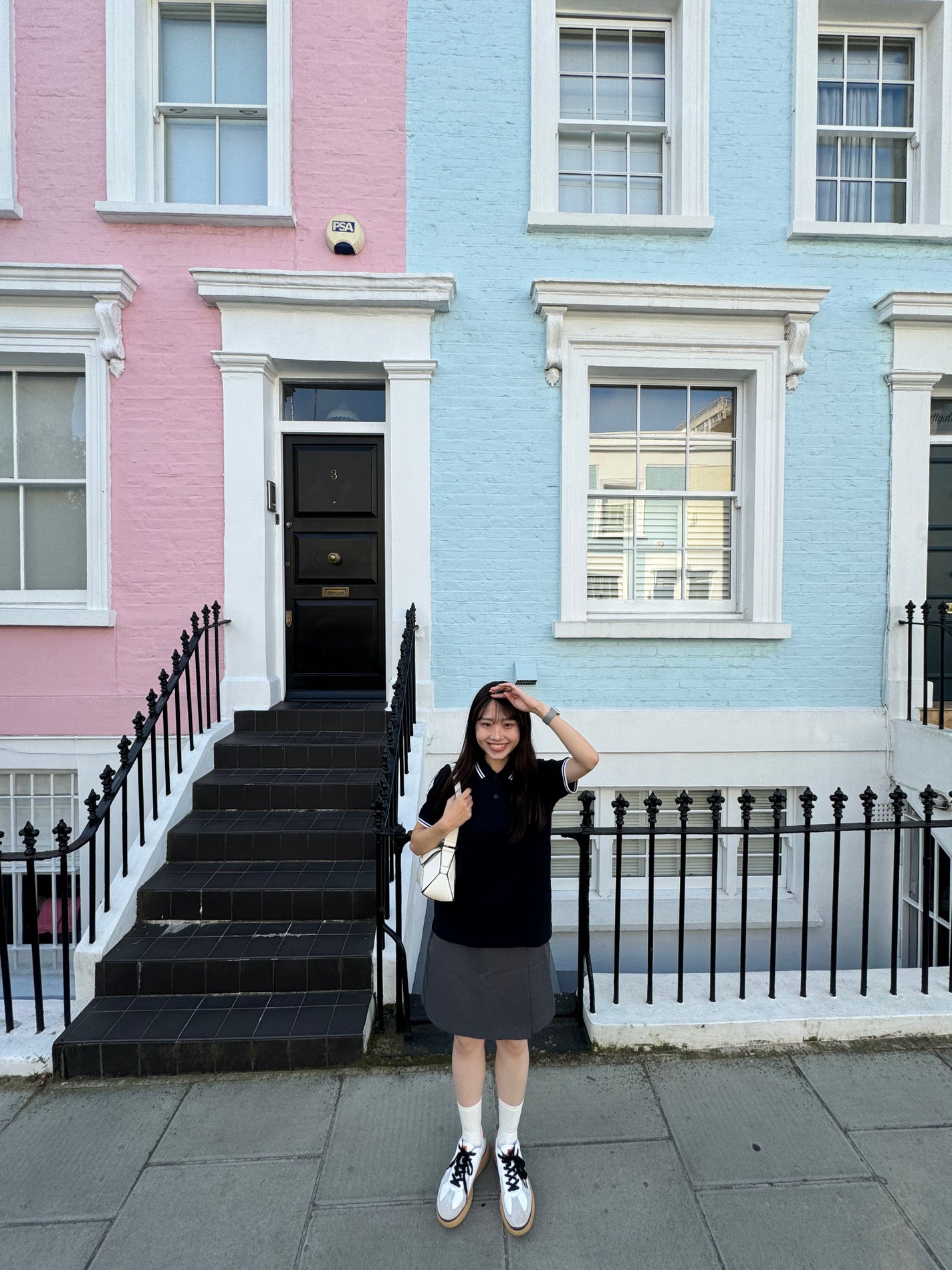 honoka on LIPS 「私は2024年の9月に新婚旅行でフランスとイギリスへ行きました..」(2枚目)