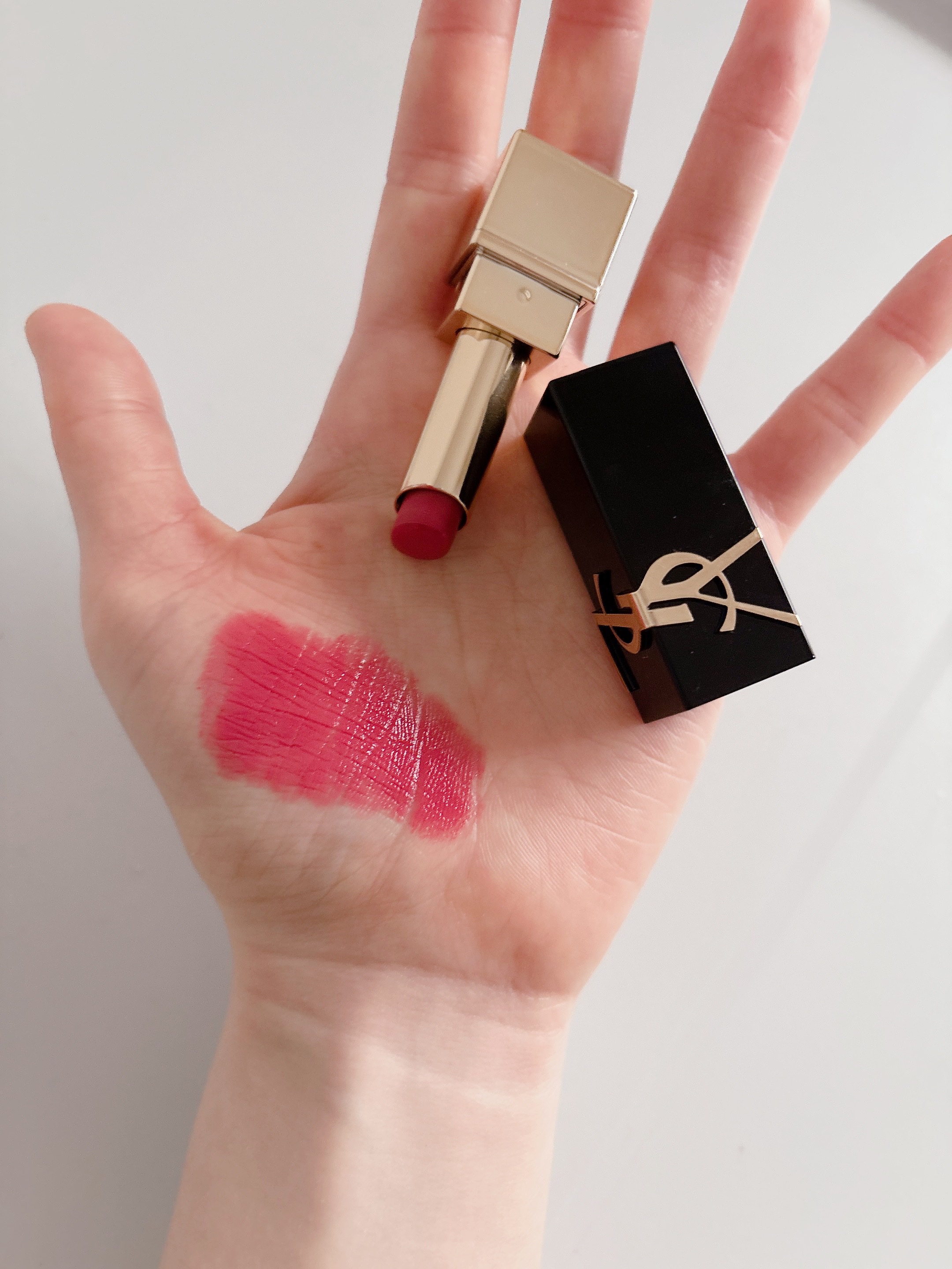 イブサンローランのリップ使ってみた💋
ーーーーーーーーーーーーーーーーーーーー


リニューアルしたイブサンローランのリップをどれか使ってみたいと思っていました！



ミニリップをゲットしたのでレビューしていきます🙋‍♀️


パッケ