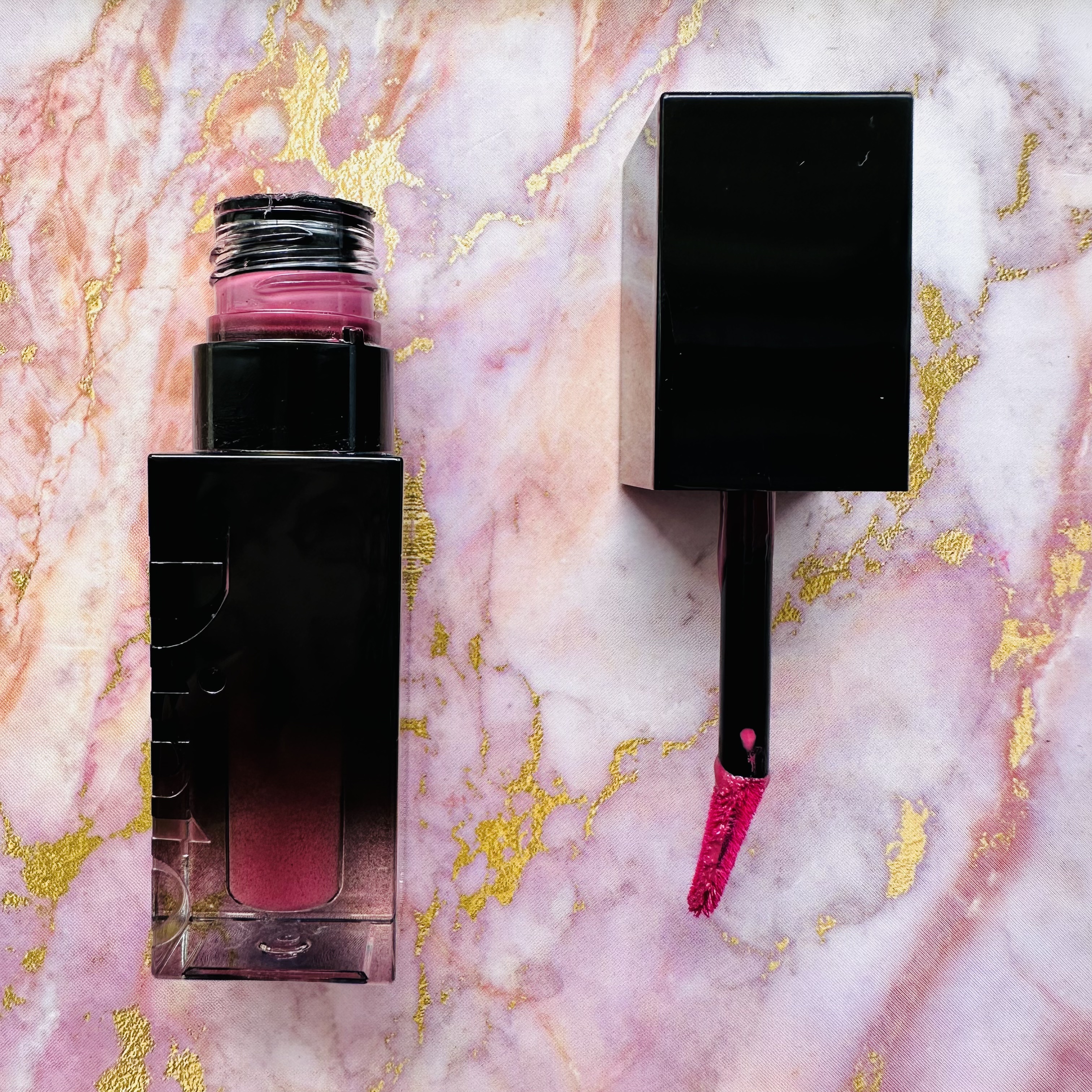 💄Dinto
ブラーグロイリップティント
221 テメットノス
2,000円/税込
💄
ずーっと気になってたDinto🇰🇷✨
最近はしっかり吟味してます🧐

221 テメットノス
何度も何度でも買ってしまうこのお色🤦🏽‍♀️�