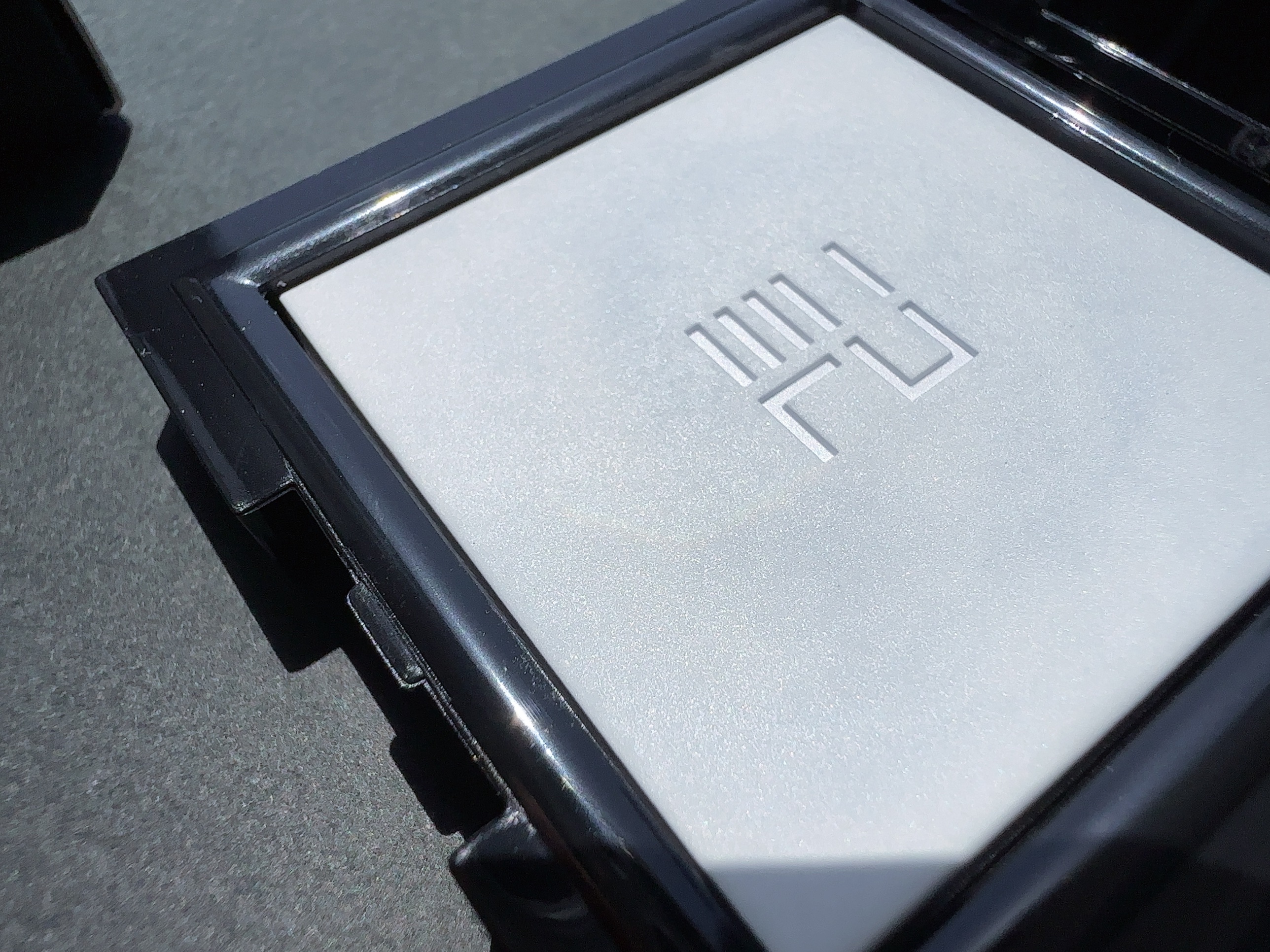 トランスルーシェント ブルーリング セッティング パウダー/PERFECT DIARY/プレストパウダーを使ったクチコミ（2枚目）