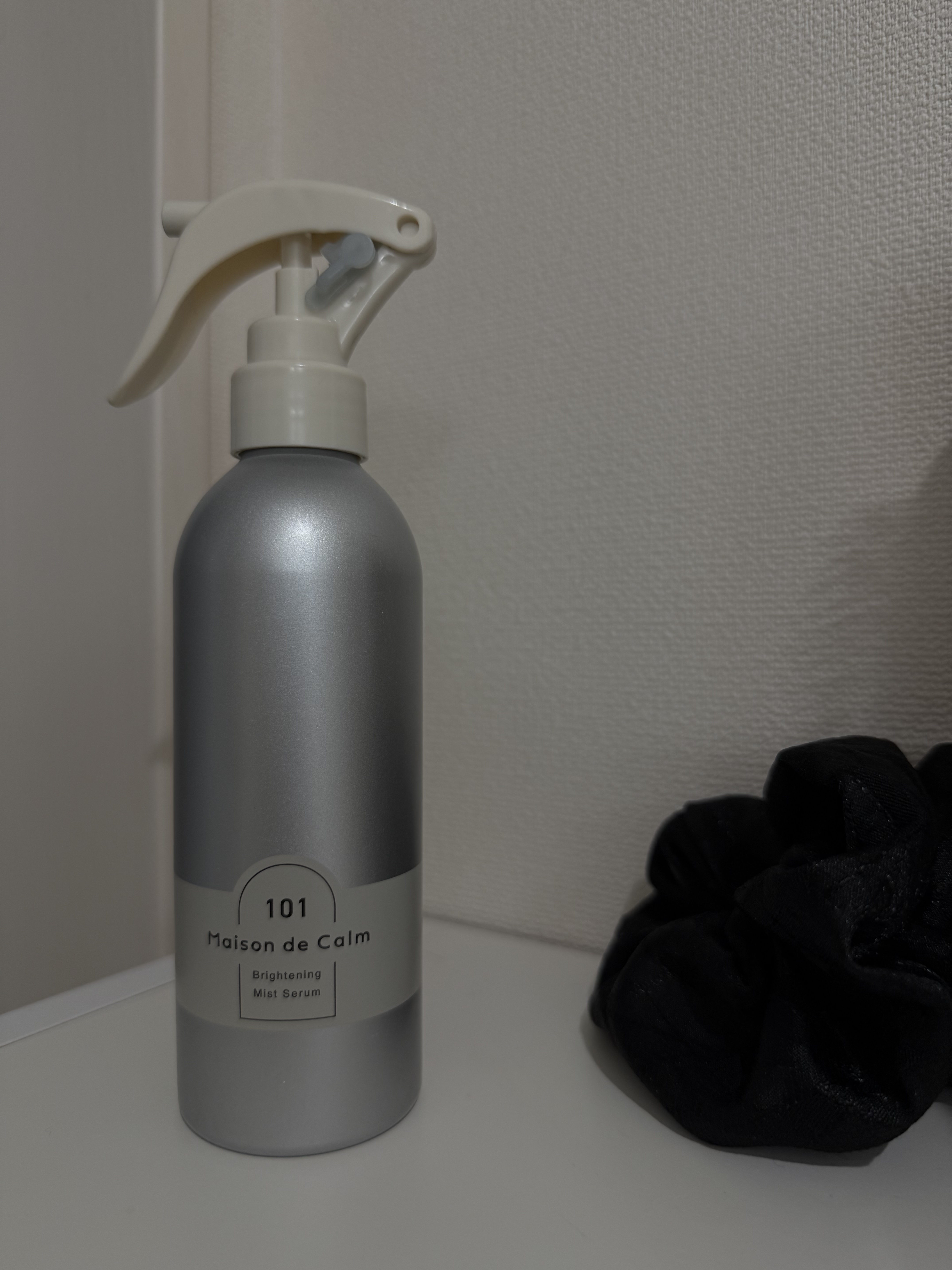 Maison de Calm🫧✨️

ミストタイプのボディ用美白美容液です！

べたつきもないし、逆さにしても使えるトリガータイプのスプレーだから背中のケアにも...💭

香りはホワイトティーの香りでめちゃくちゃ落ち着く~🫖🫧

ボ