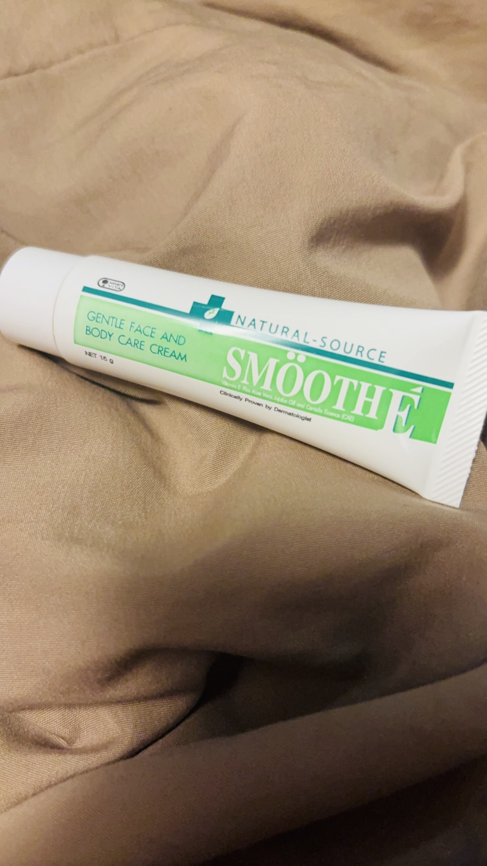 スムースイー クリーム

タイの国のニキビ跡、傷跡に効果があると言われているクリーム。
出来ているニキビではなく、ニキビの跡ケアというように感じました。

天然成分配合で良い香り。
ベタつかずにスッと馴染むのが良いです。