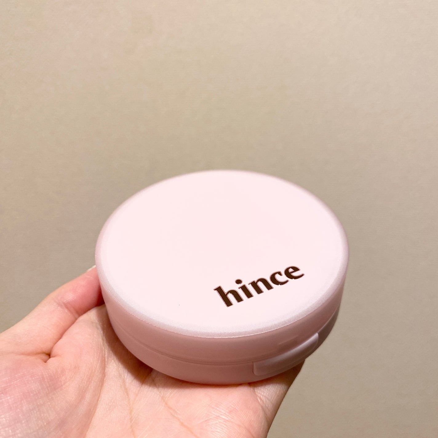 セカンドスキンエアリーパウダー/hince/プレストパウダーを使ったクチコミ(3枚目)