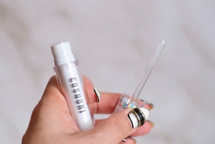 はち on LIPS 「まるで塗るヒアルロン酸?瞬時にぷっくり水分感溢れるうるちゅるリ..」(4枚目)