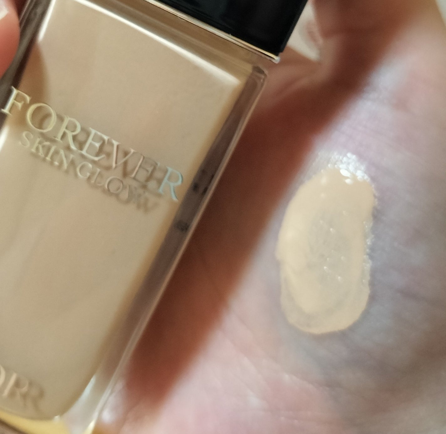 ディオールスキン フォーエヴァー フルイド グロウ/Dior/リキッドファンデーションを使ったクチコミ(3枚目)