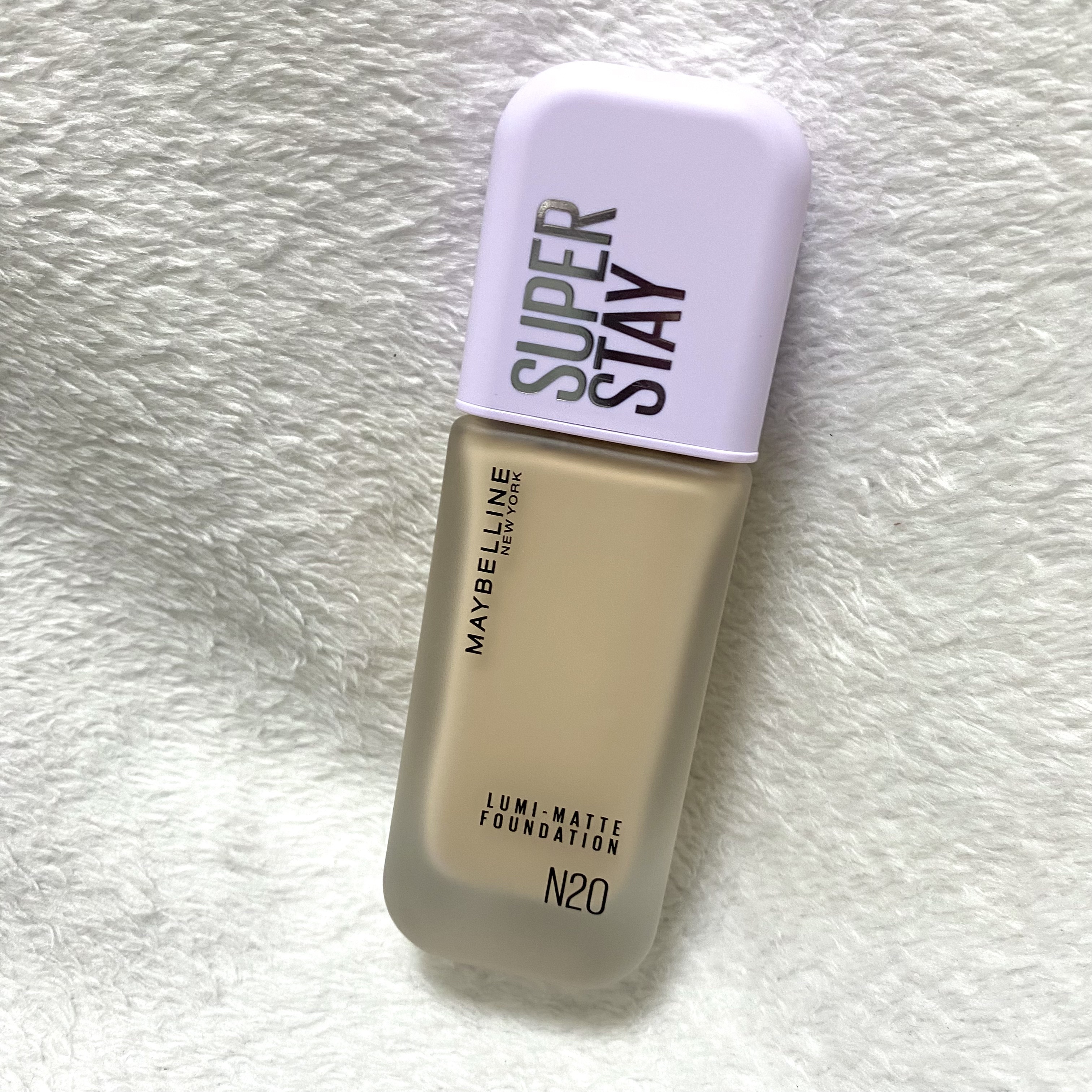 こちらはメイベリンの「SPステイルミマットリキッドファンデーション」✨✨

めっちゃバズってたから早速試してみた！
30時間*1ぴったり密着して、崩れにくいのが特徴👍
なのに超うす膜でまとうベルベット肌！*2作りこんでいないのに滑らかな肌