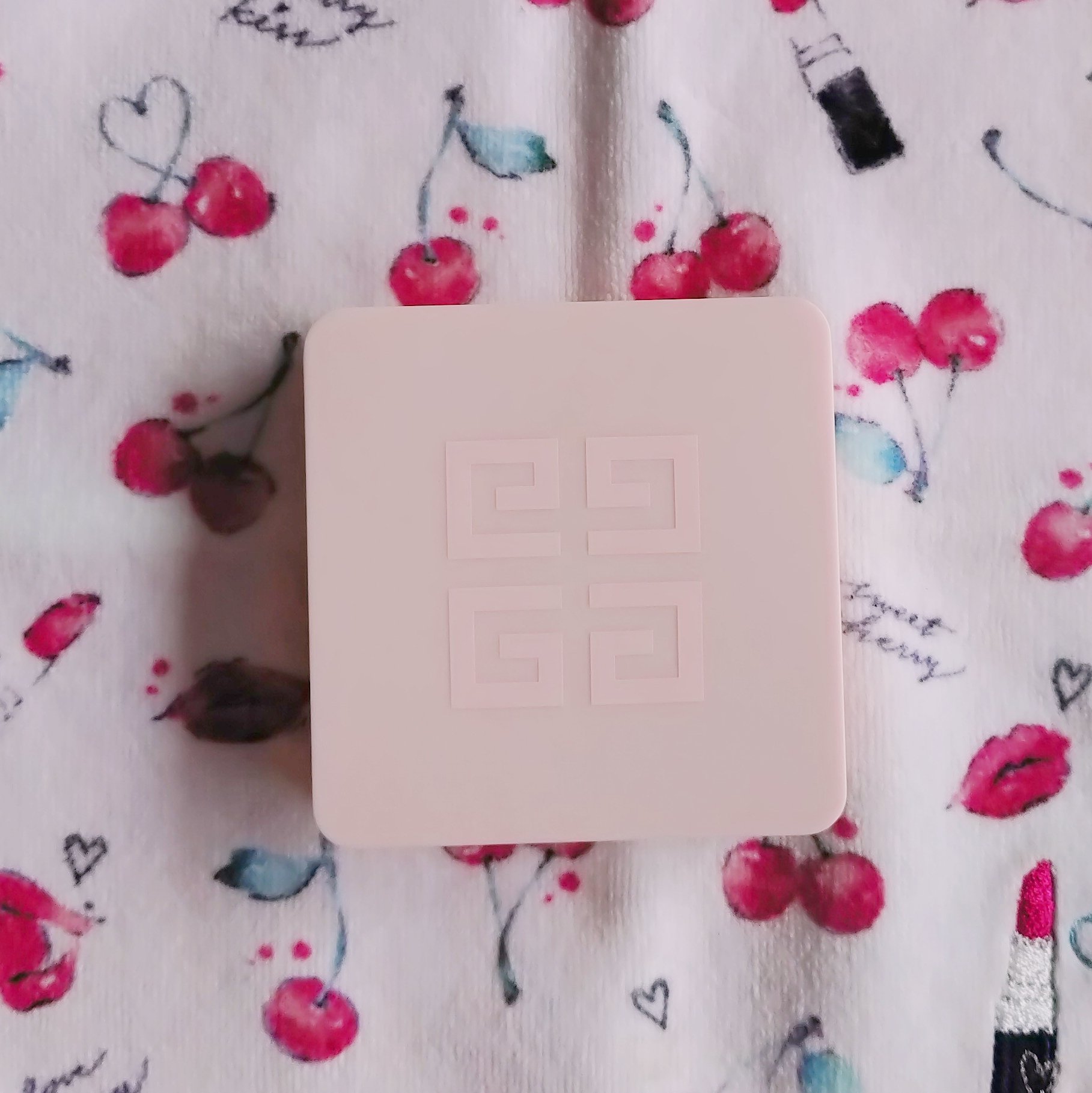 スキン PFCT コンパクト クリーム Ｎ/GIVENCHY/化粧下地を使ったクチコミ（1枚目）