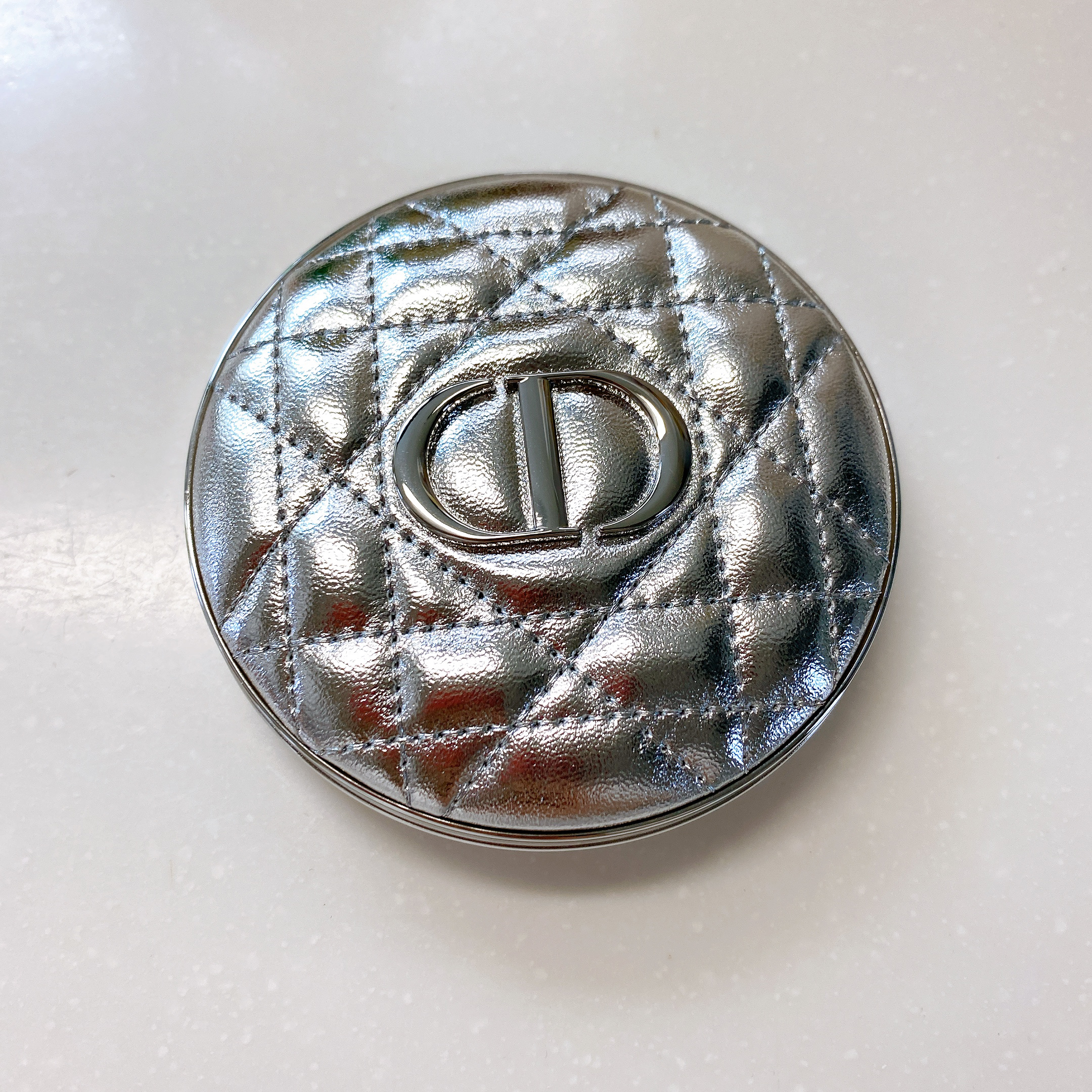 ディオールスキン フォーエヴァー グロウ ルミナイザー 06 オパール シークイン/Dior/ハイライトを使ったクチコミ（1枚目）