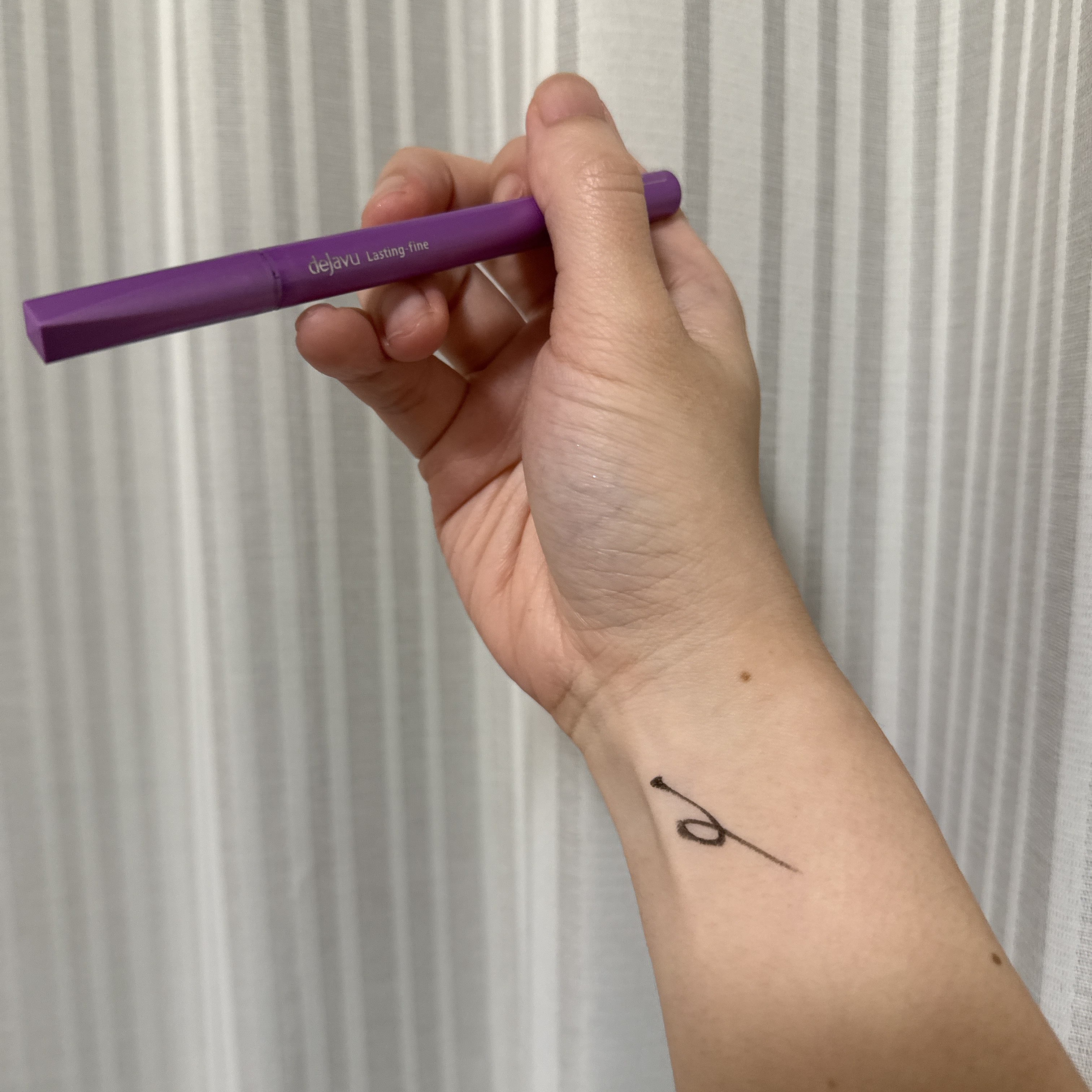 「密着アイライナー」ショート筆リキッド ディープブラック/デジャヴュ/リキッドアイライナーを使ったクチコミ（1枚目）