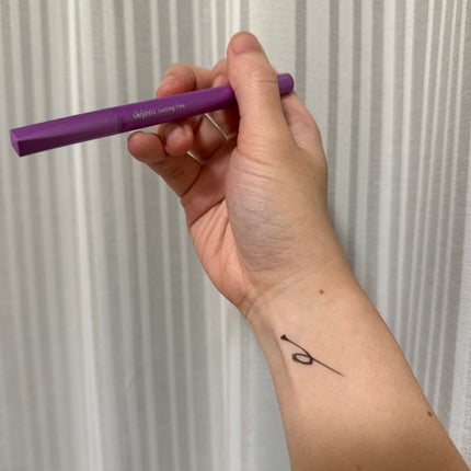 「密着アイライナー」ショート筆リキッド/デジャヴュ/リキッドアイライナーを使ったクチコミ(1枚目)