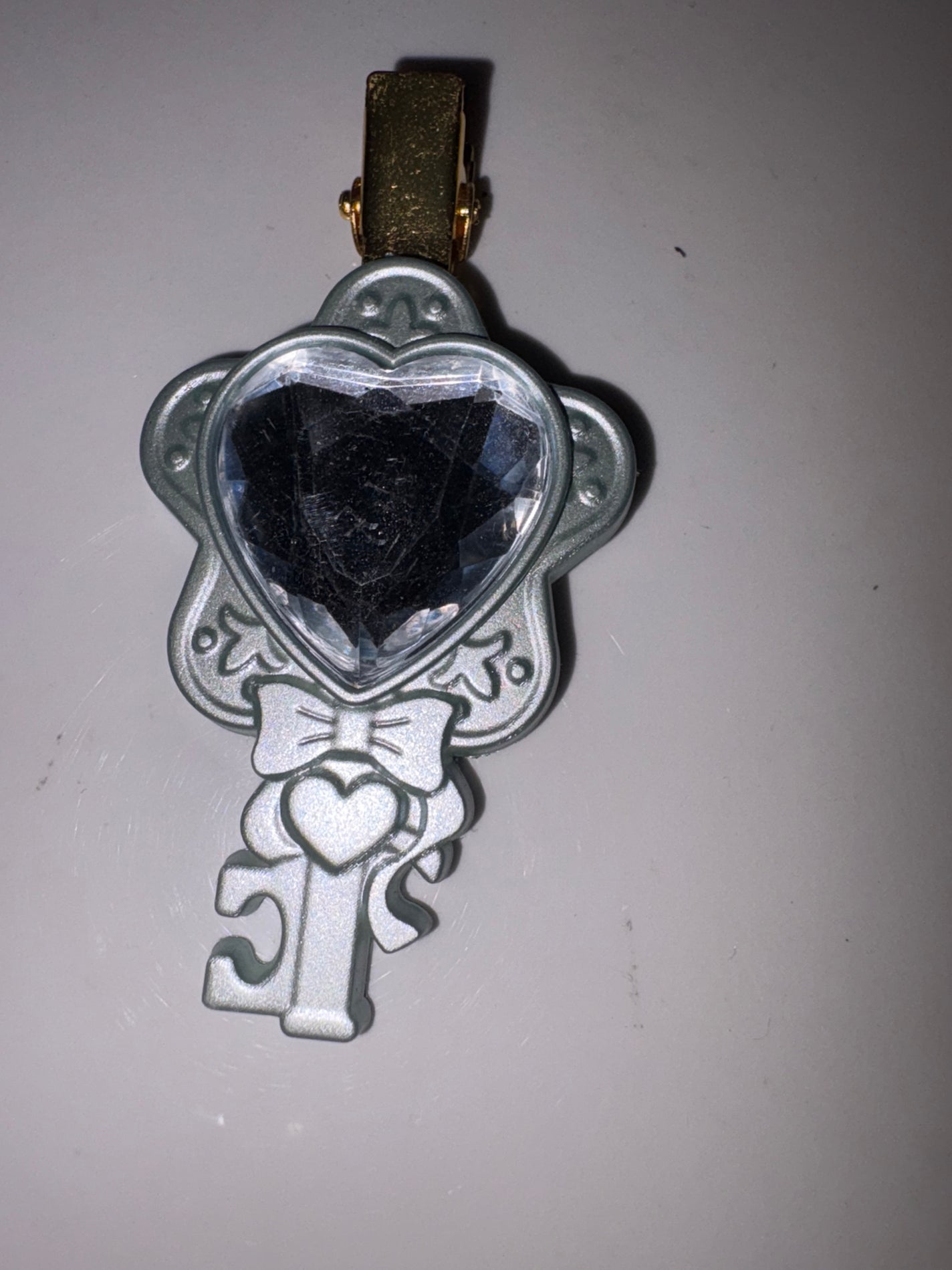 明莉@フォロバ100 on LIPS 「このヘアクリップ可愛いすぎてメイクのときにいつもつけてる!セボ..」(1枚目)