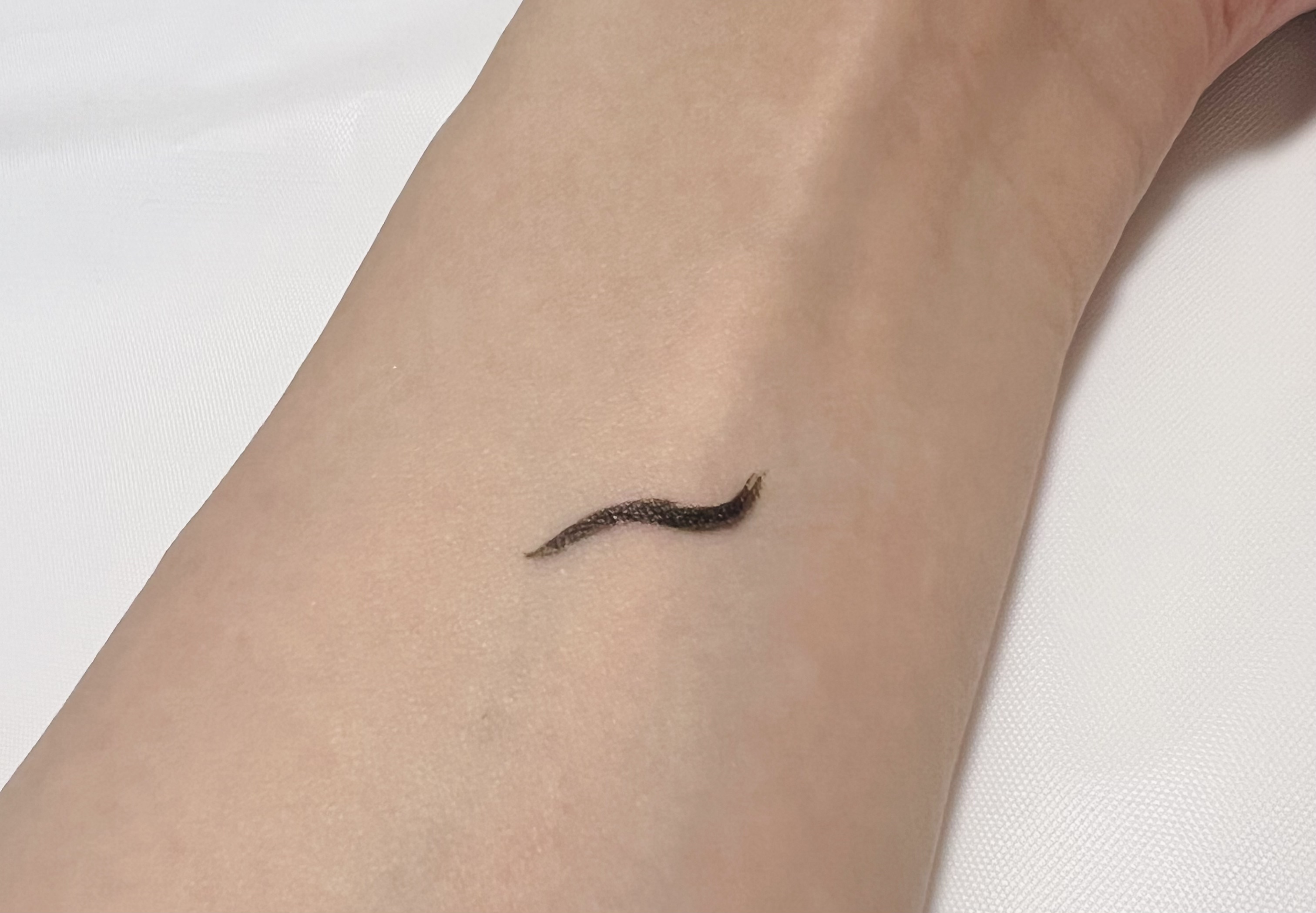 ニュアンスリキッドアイライナー 01 ピュアブラック/minum/リキッドアイライナーを使ったクチコミ（2枚目）