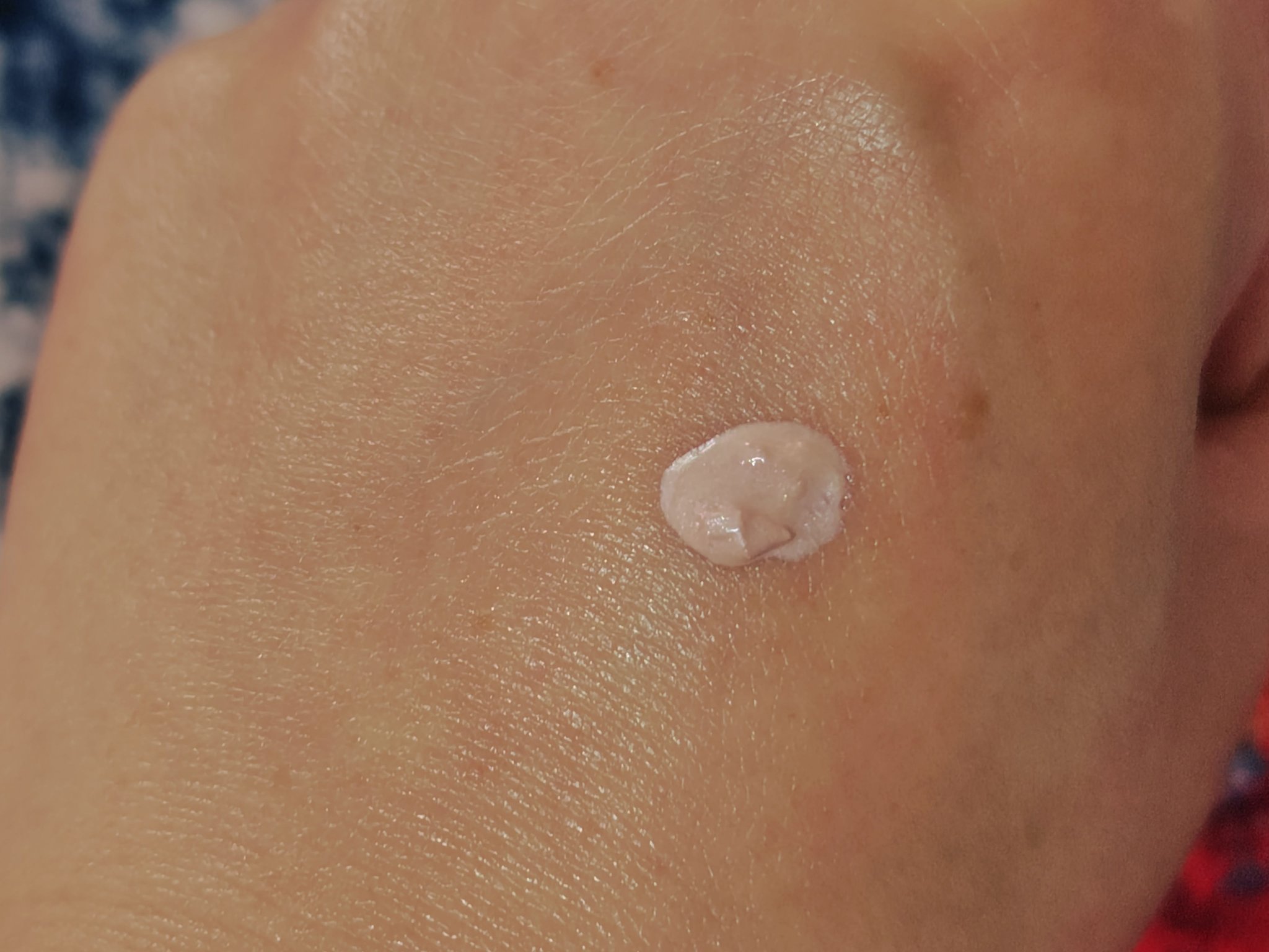 ル ブラン ロージー ドロップス/CHANEL/リキッドハイライトを使ったクチコミ（2枚目）