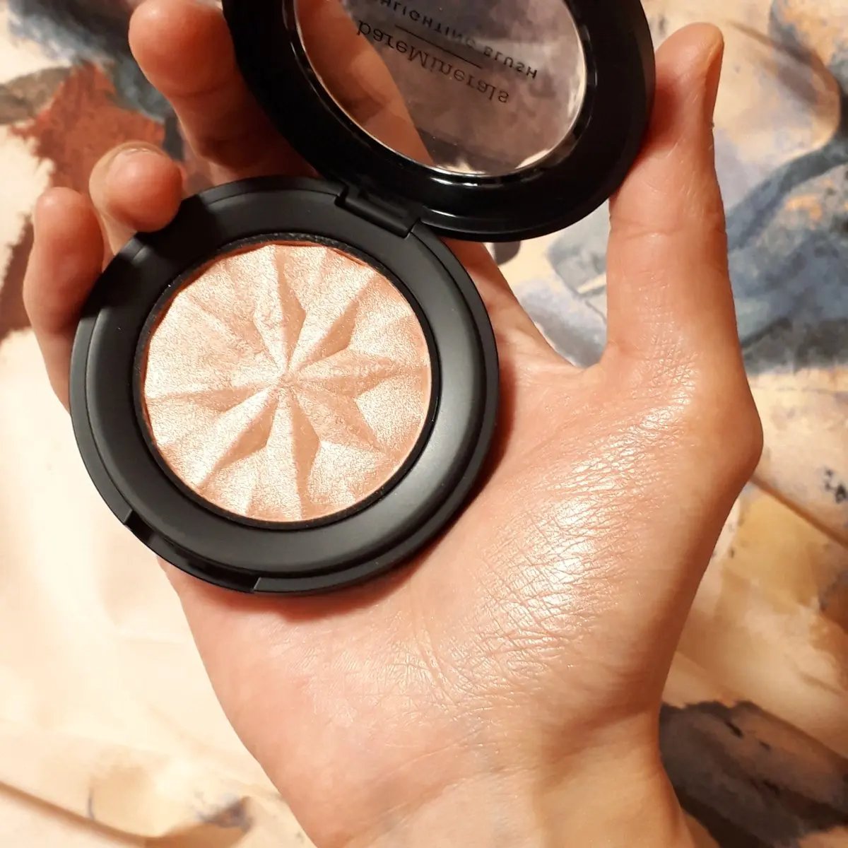 ジェン ヌード ハイライター オパール グロー/bareMinerals/パウダーハイライトを使ったクチコミ（2枚目）