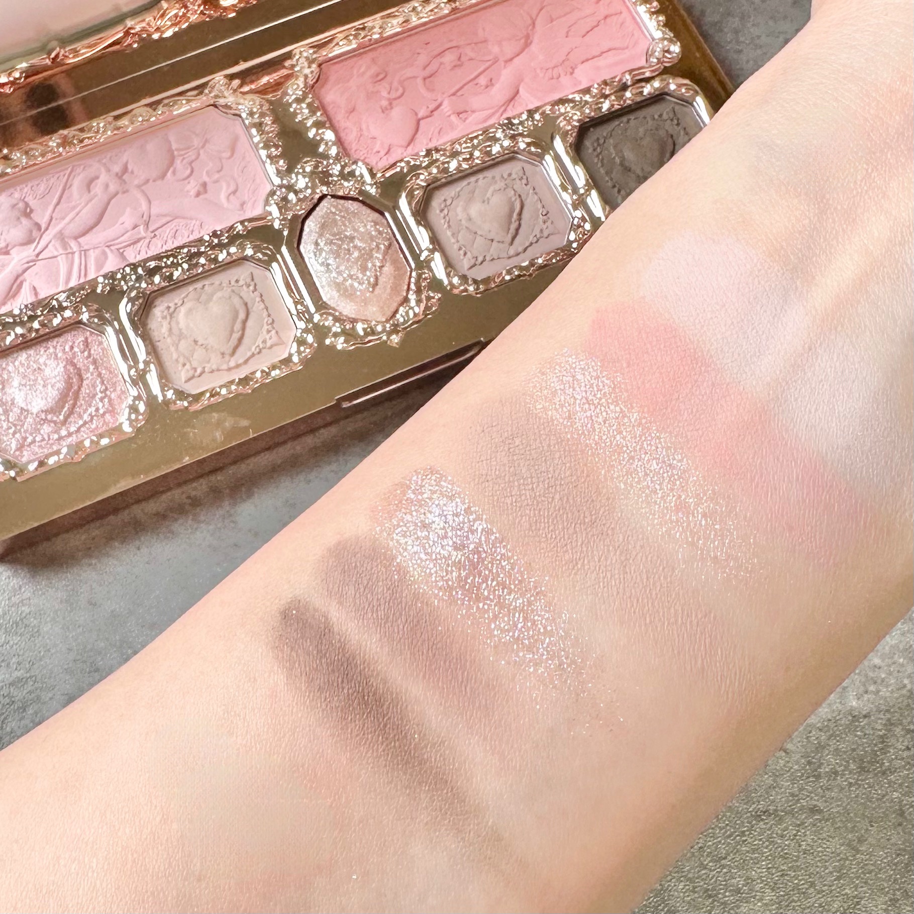 ストロベリーキューピッドコレクション メイクアップパレット/FlowerKnows/アイシャドウパレットを使ったクチコミ（2枚目）