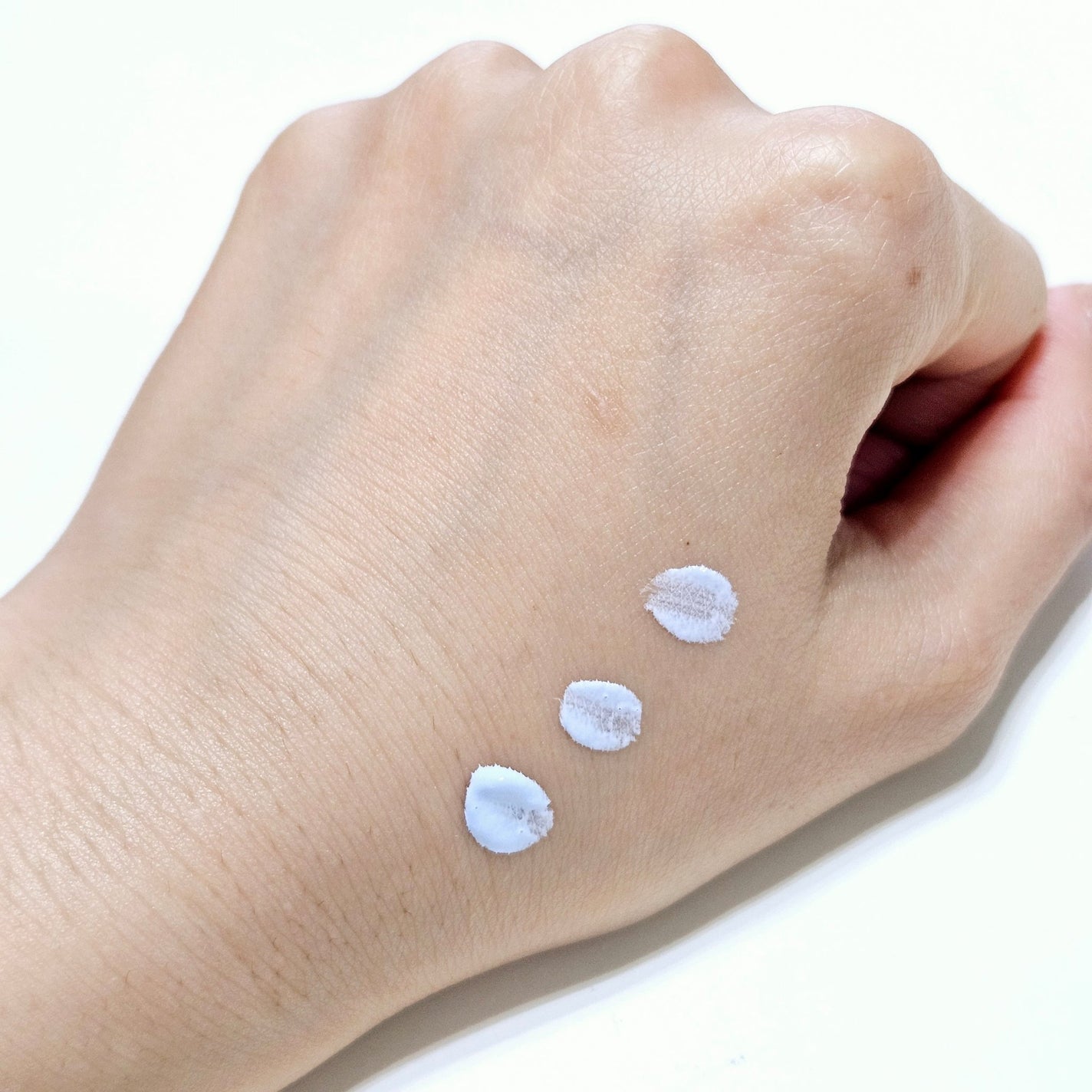 プリズム・リーブル・スキンケアリング・コレクター/GIVENCHY/化粧下地を使ったクチコミ(4枚目)