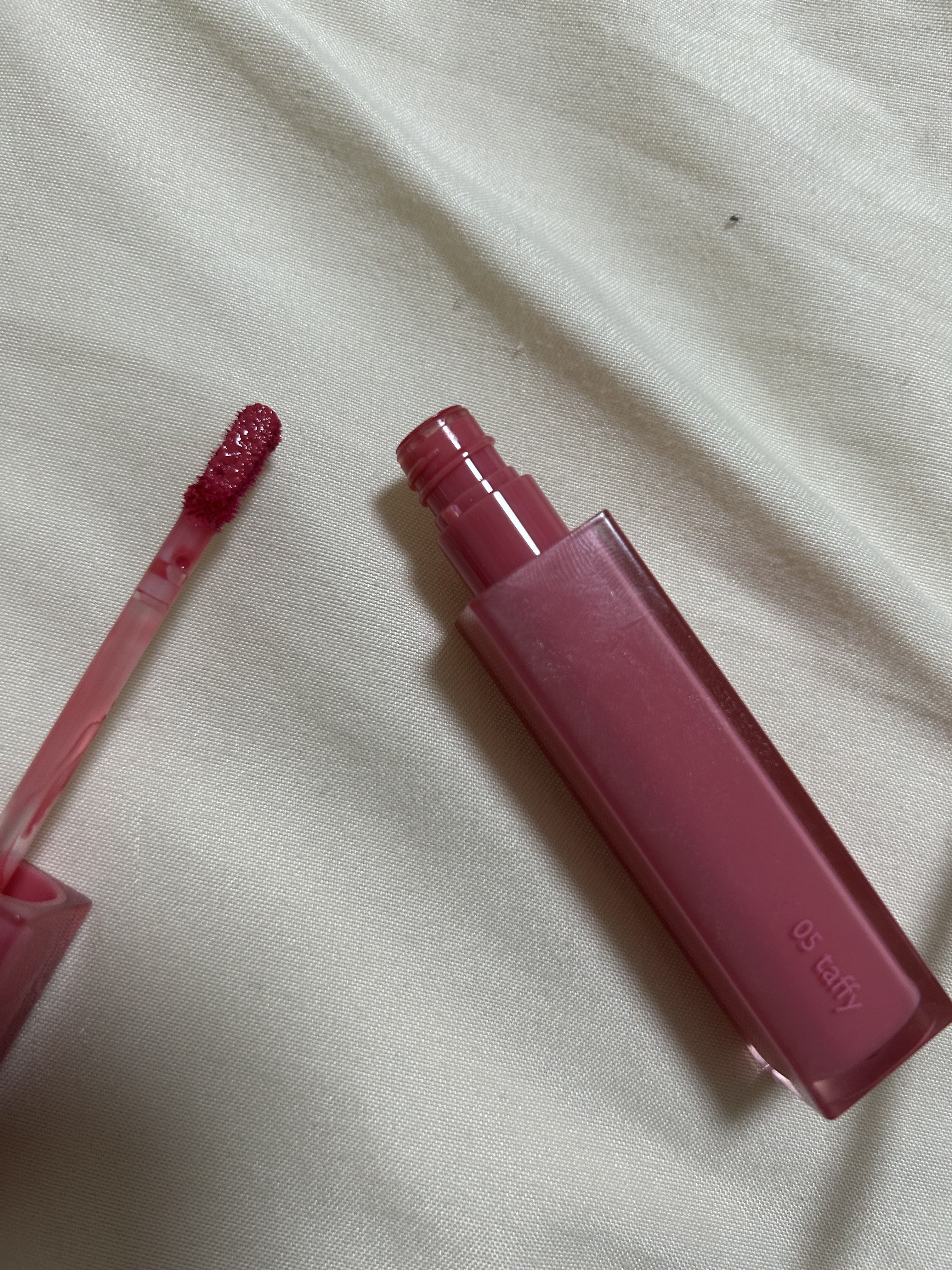 デュイフルウォーターティント 05 タフィー/rom&nd/リップティントを使ったクチコミ（2枚目）