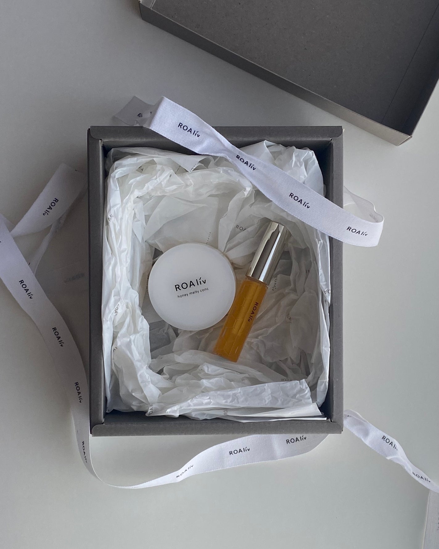 ハニーラスター r/ROAlív/リップグロスを使ったクチコミ(1枚目)