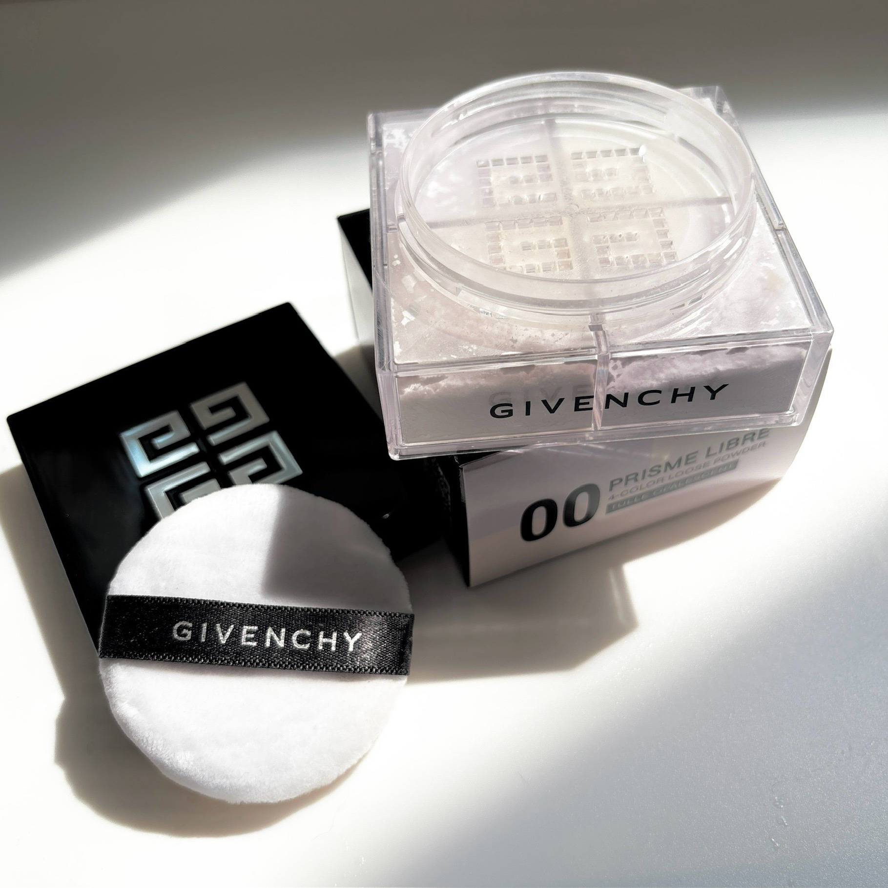 ・
GIVENCHY ( @givenchybeauty )
４色構成のフェイスパウダーが進化を遂げて新登場！
新色No.00も加わり、全５色展開に♡

▶︎ #プリズムリーブル / No.00 #オパルセントチュール
2.5g×4 全５色