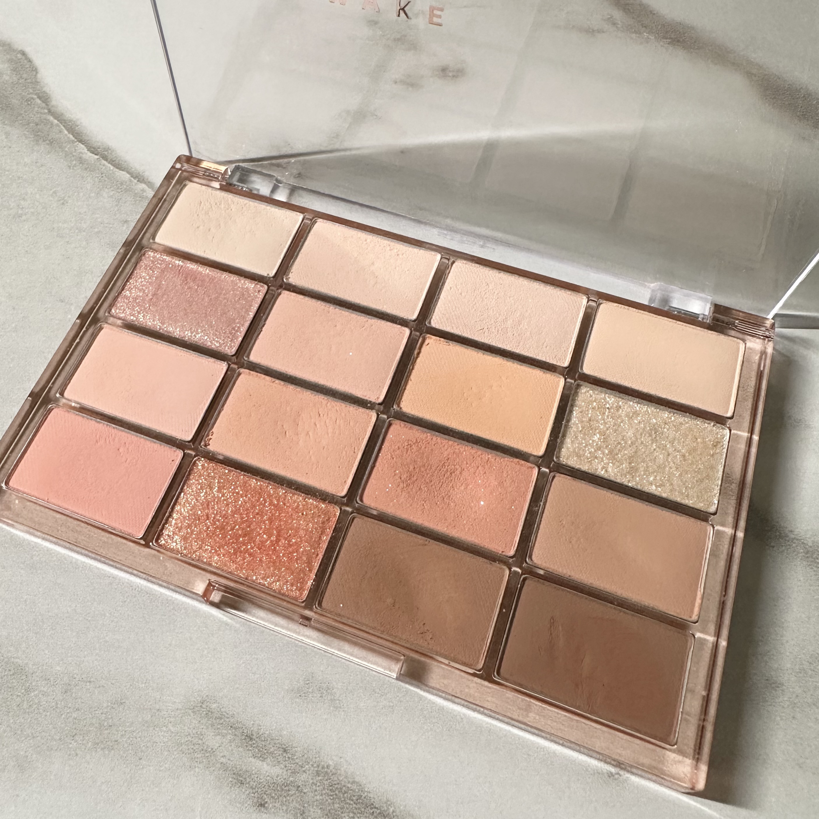 ソフトブラーリングアイパレット/wakemake/アイシャドウパレットを使ったクチコミ（2枚目）