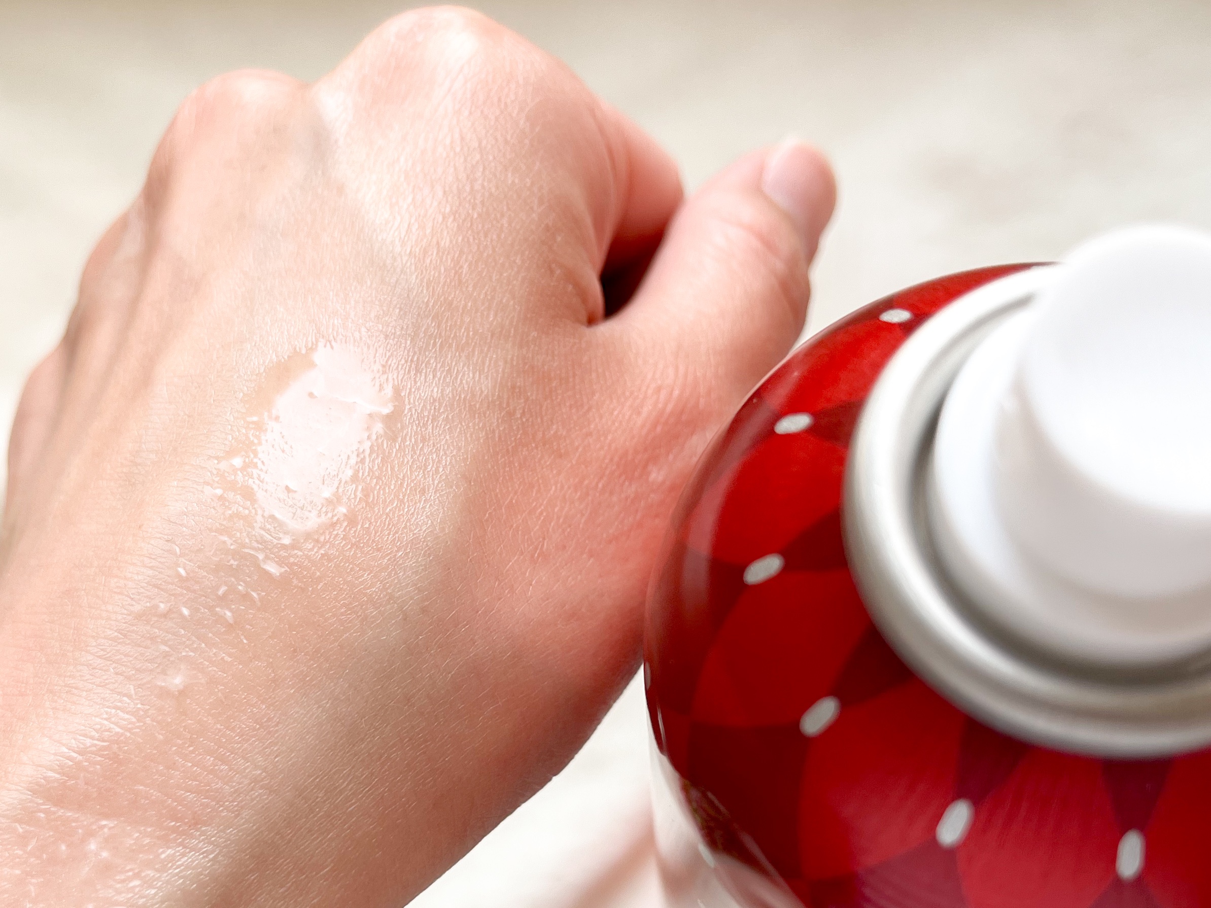 アジャステ　ガラクトミセス＆バクチオール配合エアリータッチUV スプレー（フレッシュペアー＆フリージアブーケの香り）/Ajuste(アジャステ)/日焼け止めミスト・スプレーを使ったクチコミ（3枚目）