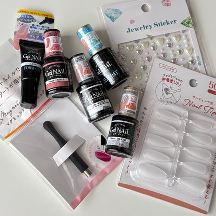 chiyo@イエベ春 on LIPS 「結局セルフネイル楽しくてセリアで買ってきてしもうた💅..」(1枚目)