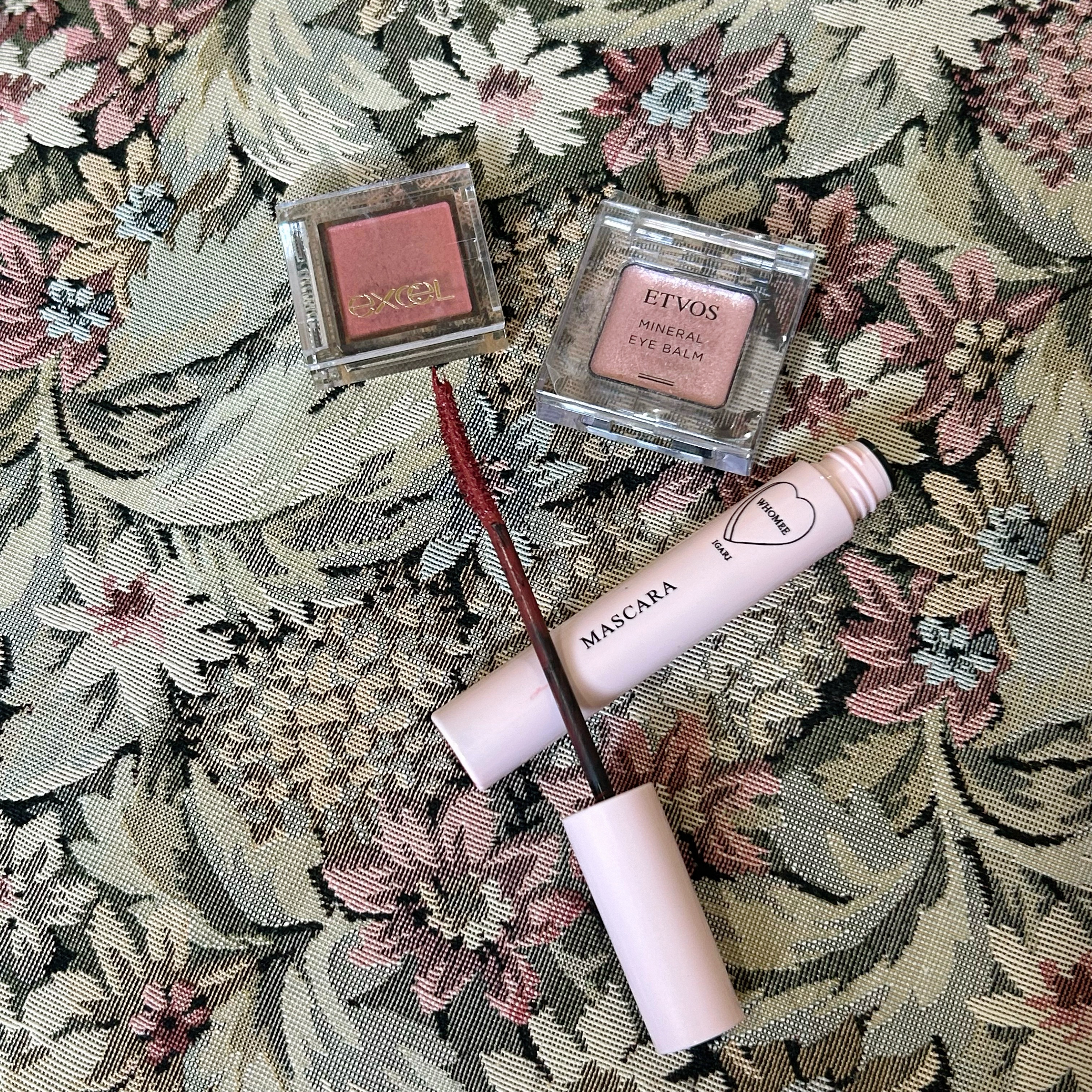 いつもと違うことがしてみたくなった👀

下瞼だけ赤のマスカラ🟥
色気出せたかな笑笑
ふーみーのマスカラ初めて買ったけど細くて塗りやすいです✨

エトヴォスのアイバーム可愛いんだけどどーしてもヨレる…
これはリピなしです。

#プチプラコ