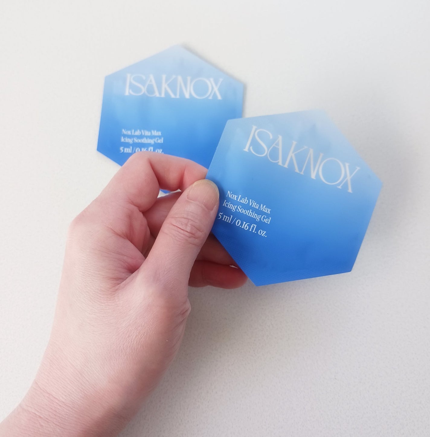 NOX LAB ビタマックス アイシング スージングジェル/ISAKNOX(イザノックス)/フェイスクリームを使ったクチコミ(4枚目)