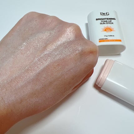 Dr.G ブライトニングアップサンスティック SPF50+ PA++++のクチコミ「⁑
*・゜゚・*:.。..:*・'・*:..:*・゜゚・*
Dr.G
BRIGHTENING .....」(3枚目)