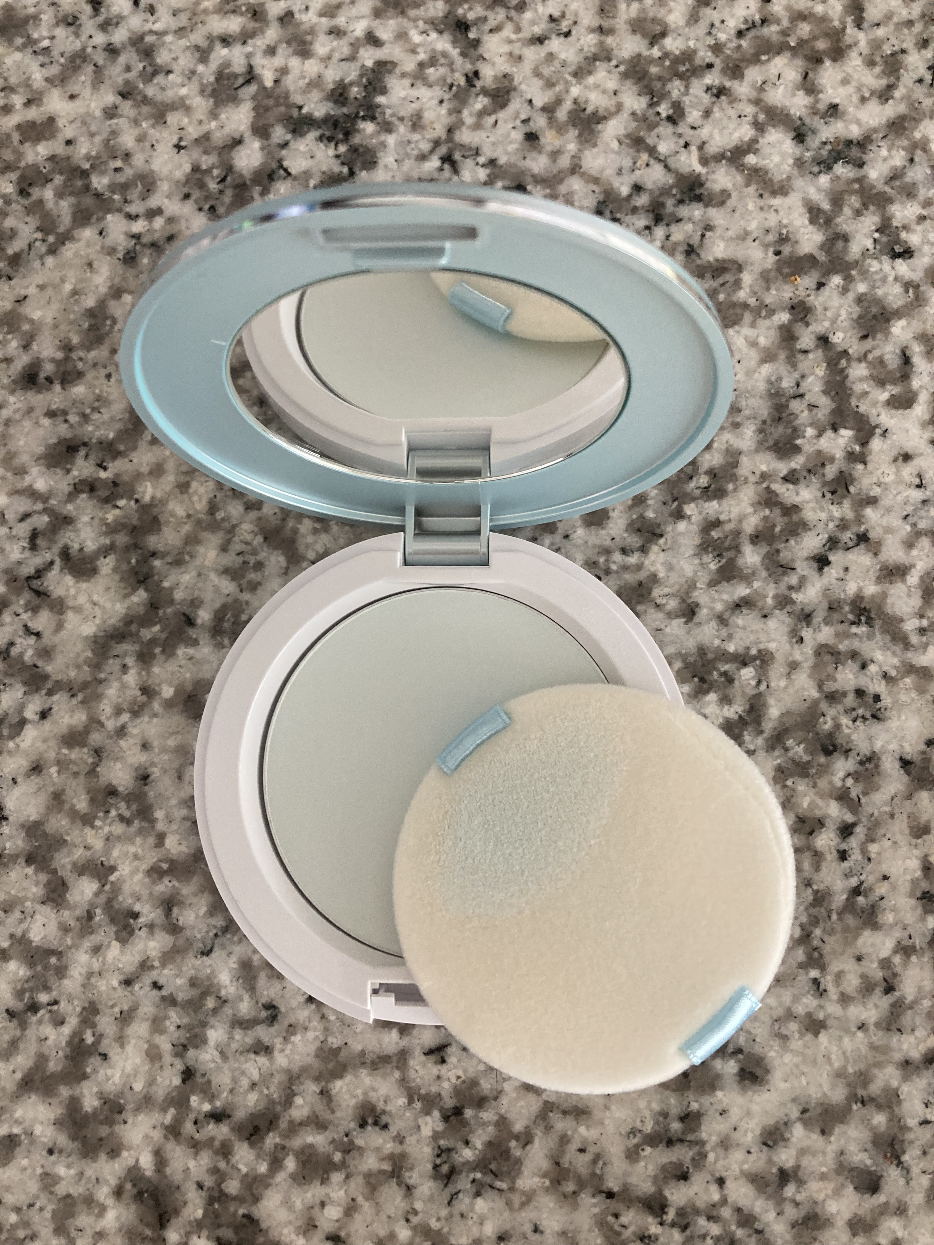 アンプルール フェイスパウダー クール/アンプルール/プレストパウダーを使ったクチコミ（3枚目）