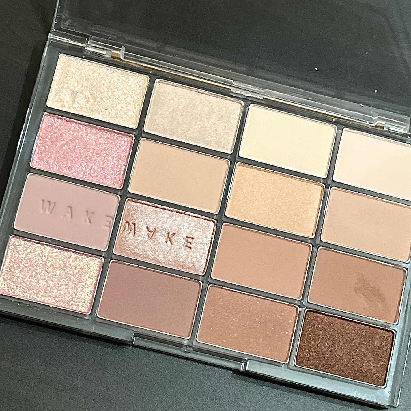 ソフトブラーリングアイパレット/wakemake/アイシャドウパレットを使ったクチコミ(2枚目)