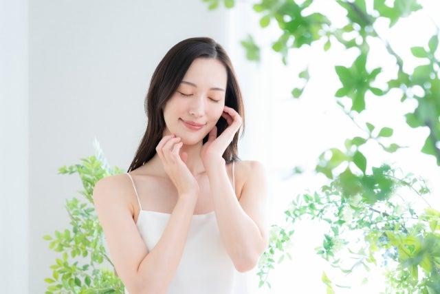 眼精疲労になる前に!目の周りの筋肉をもみほぐすマッサージを紹介!ツボ押しのやり方も解説のサムネイル