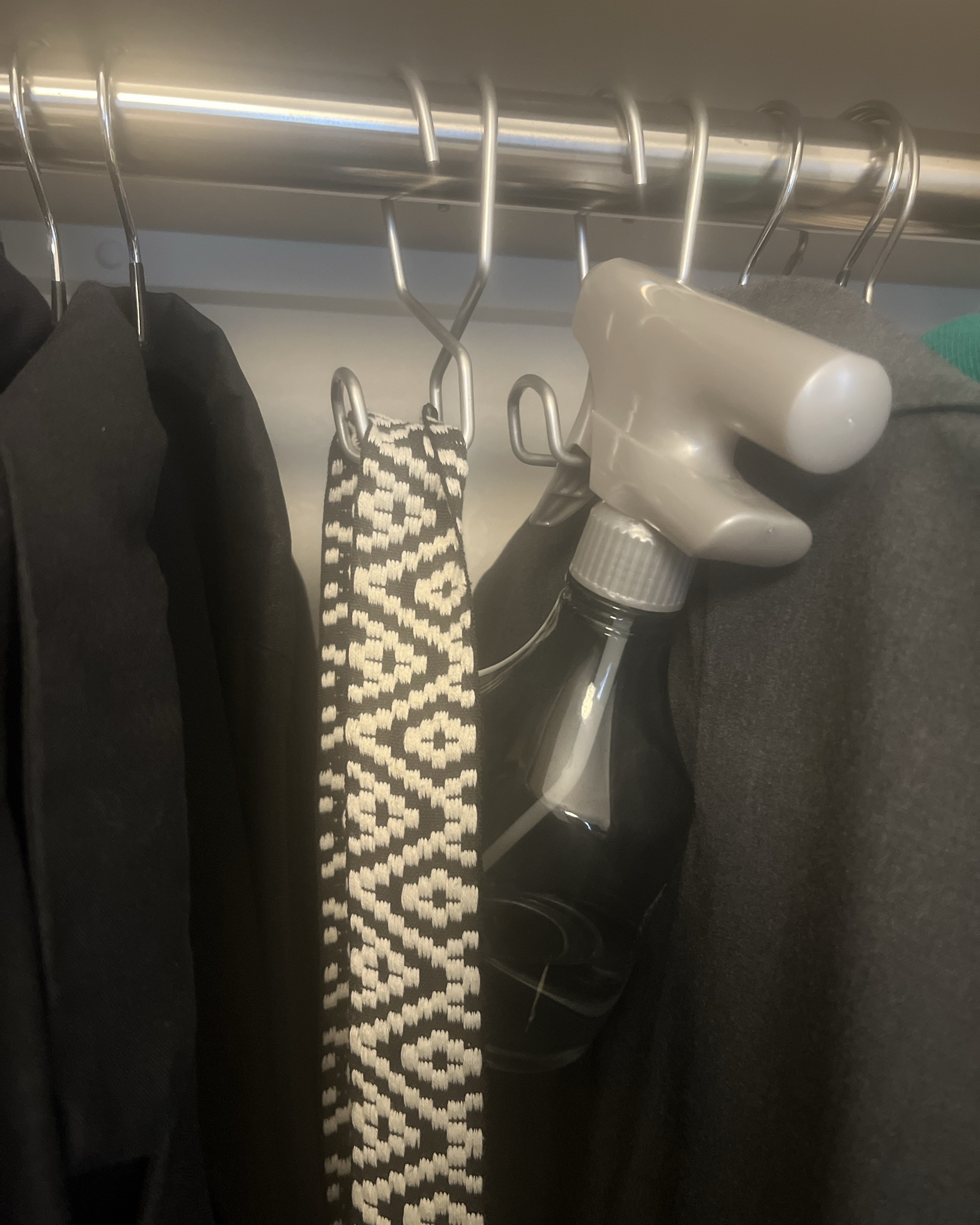 ハンガーパイプから落ちない幅広フック/セイエイ/その他ランドリー用品を使ったクチコミ（2枚目）