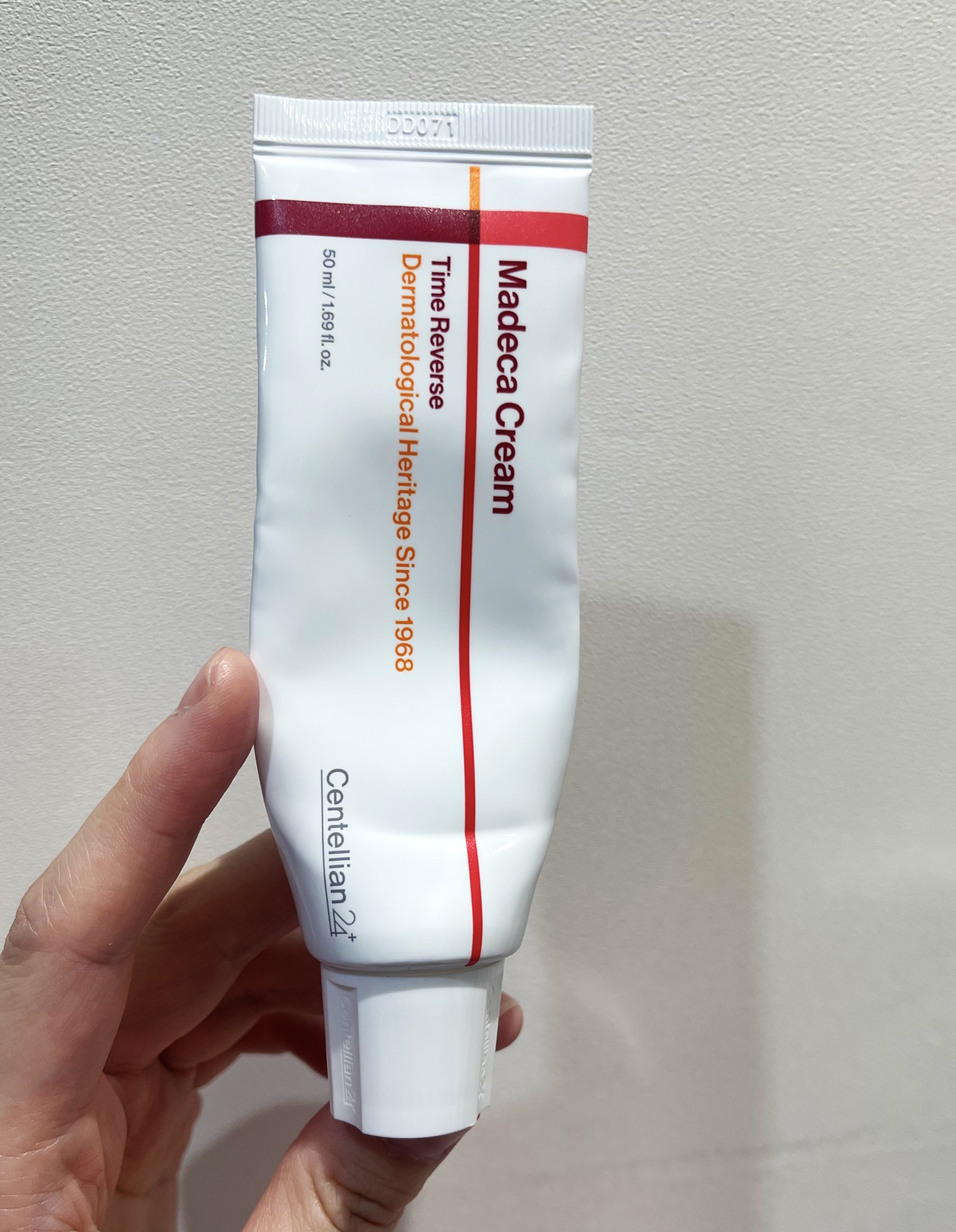 使い切りメモ
センテリアン24
ザマデカクリーム シーズン7 タイムリバース

リペア力が売りのようですが、正直あんまり効果感じなかったです
ただ、この評価にした理由は別にあります。
クリームに硬いつぶつぶが入ってたからです
つぶつぶは溶け