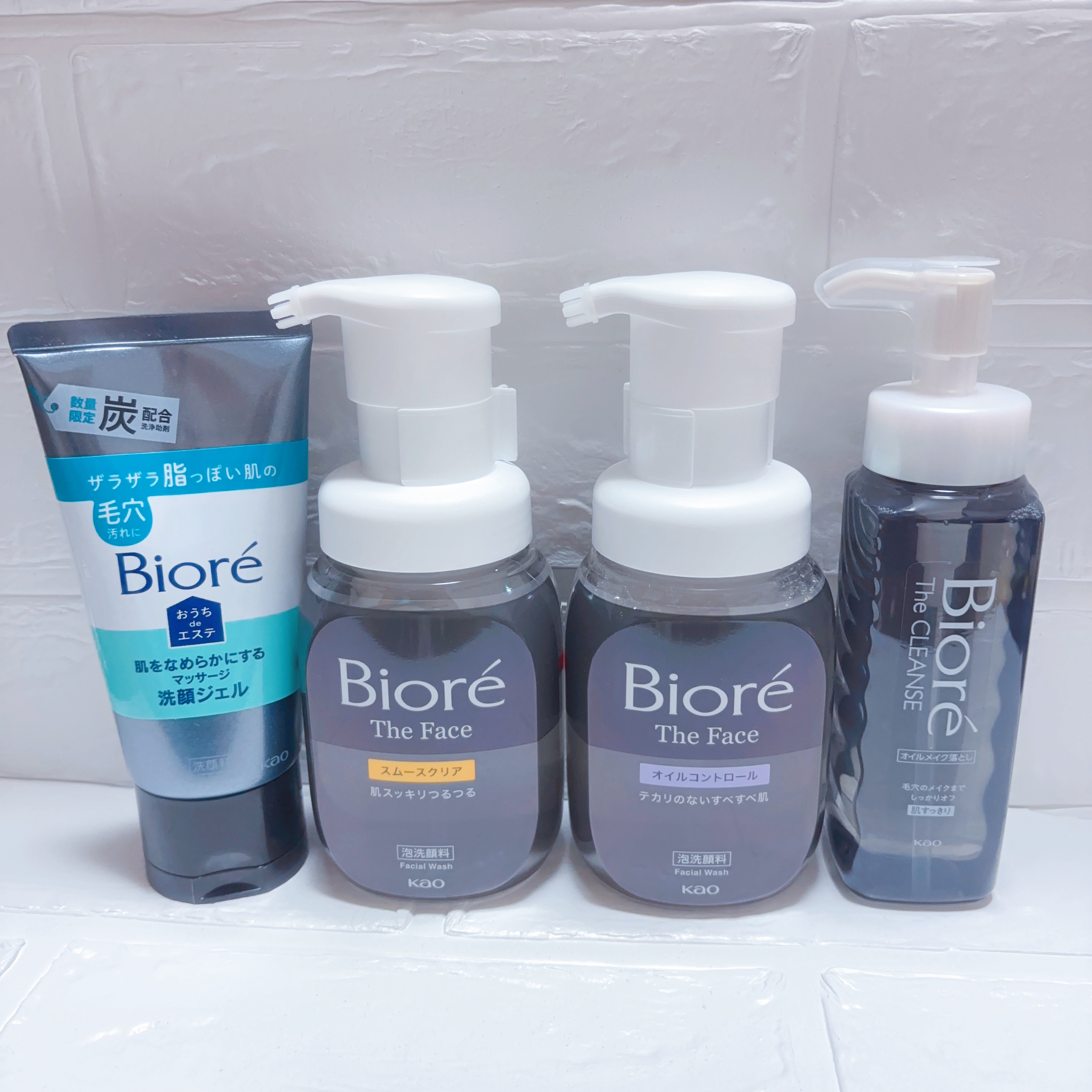 ビオレ
ビオレで毛穴対策！！
数量限定！男性・女性問わず使用できる洗顔
あなたにピッタリの毛穴ケアが見つかる✨ 
⚪︎洗顔ジェル
泡立たないタイプの洗顔料
肌への負担をおさえた角質クリア処方
ザラザラ脂っぽい肌の毛穴な汚れに
顔を軽くぬらし