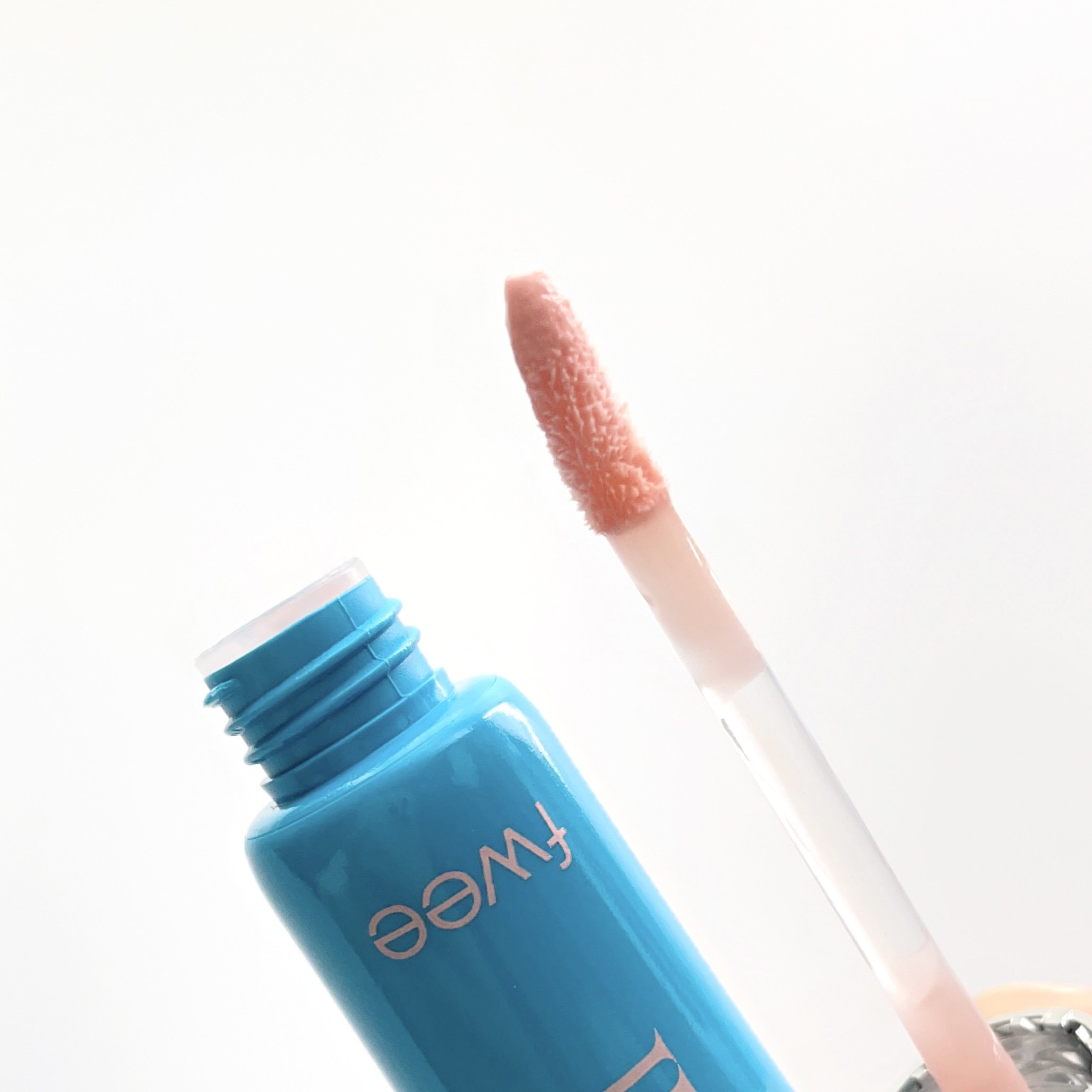 フィー ワンミニッツレディ リップセラム/fwee/リップ美容液を使ったクチコミ（2枚目）