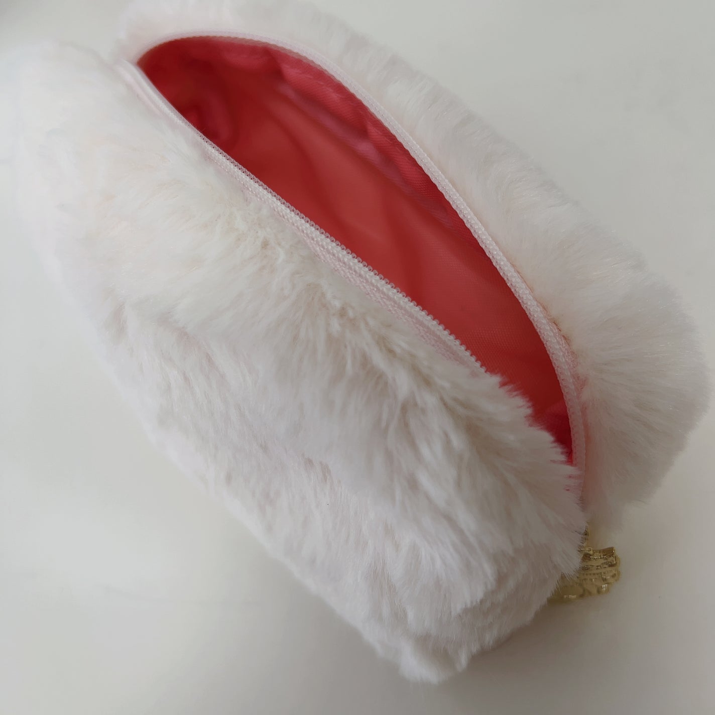 ひふみレイキ💫フォロバ♾️ on LIPS 「#春ポーチの必需品ヒロインメイクの付録🤭ふわふわコスメポーチ付..」(4枚目)