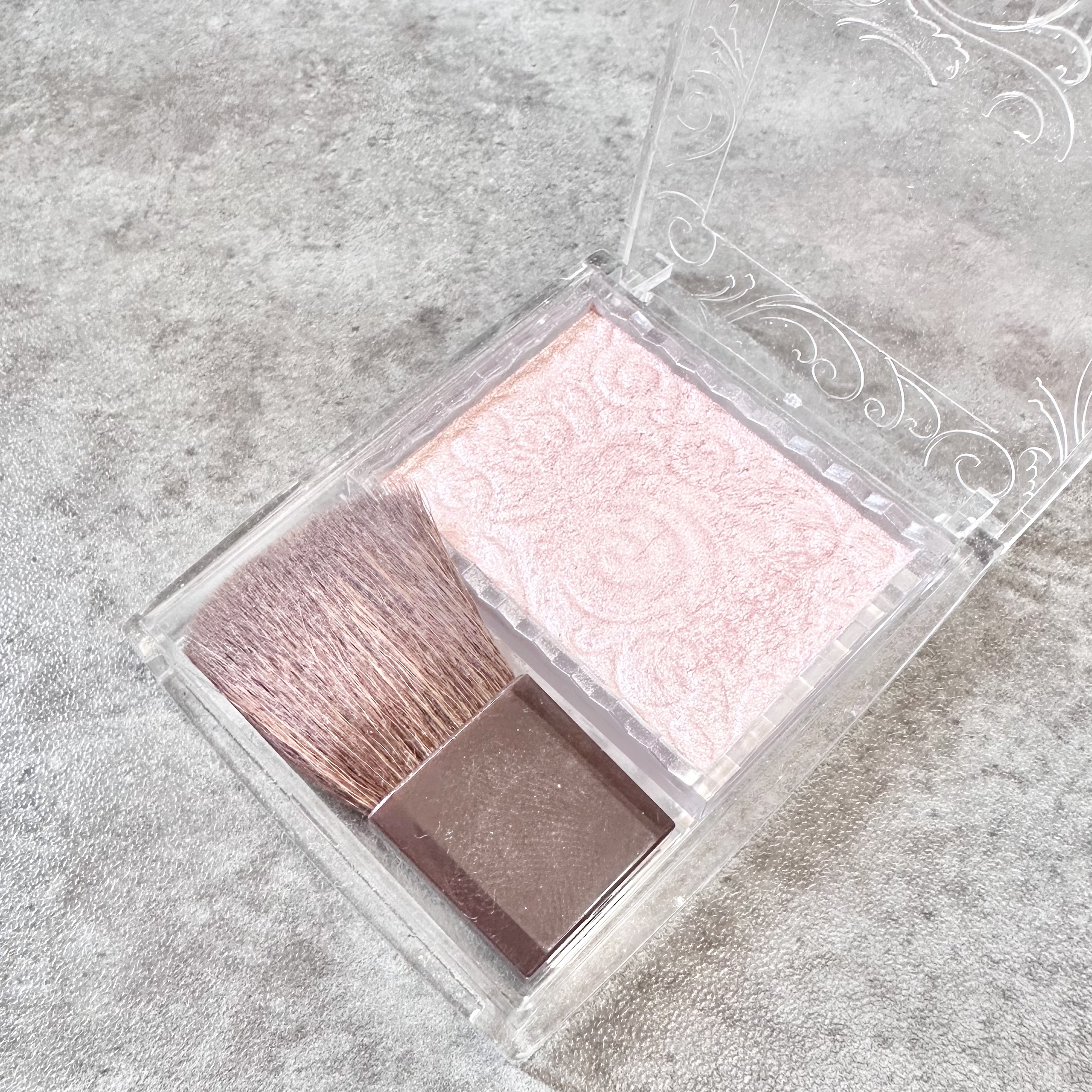 パールグロウハイライト 04 シェルピンク/CEZANNE/パウダーハイライトを使ったクチコミ（2枚目）