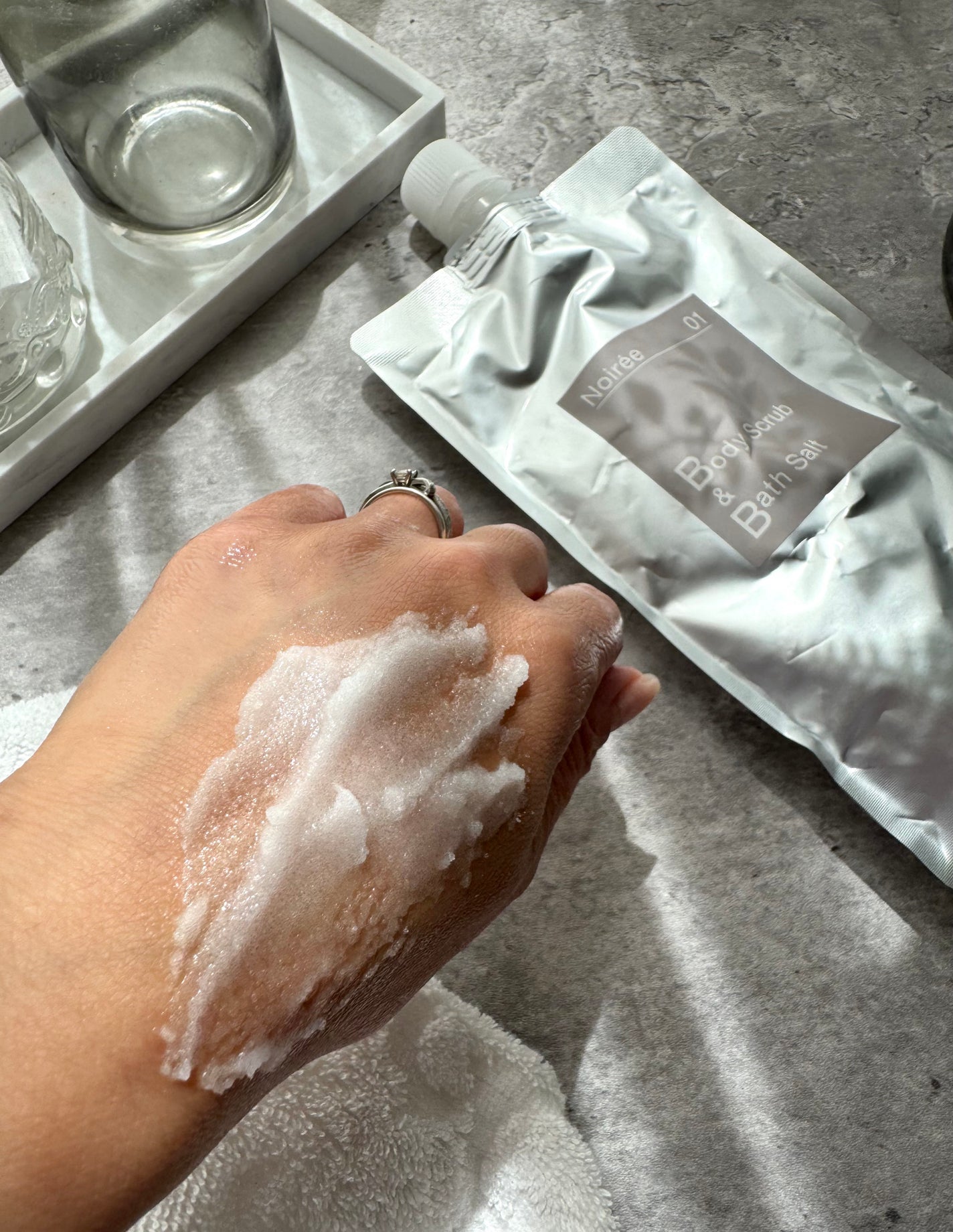 ノワレ ボディスクラブ&バスソルト/énai/ボディスクラブを使ったクチコミ(3枚目)
