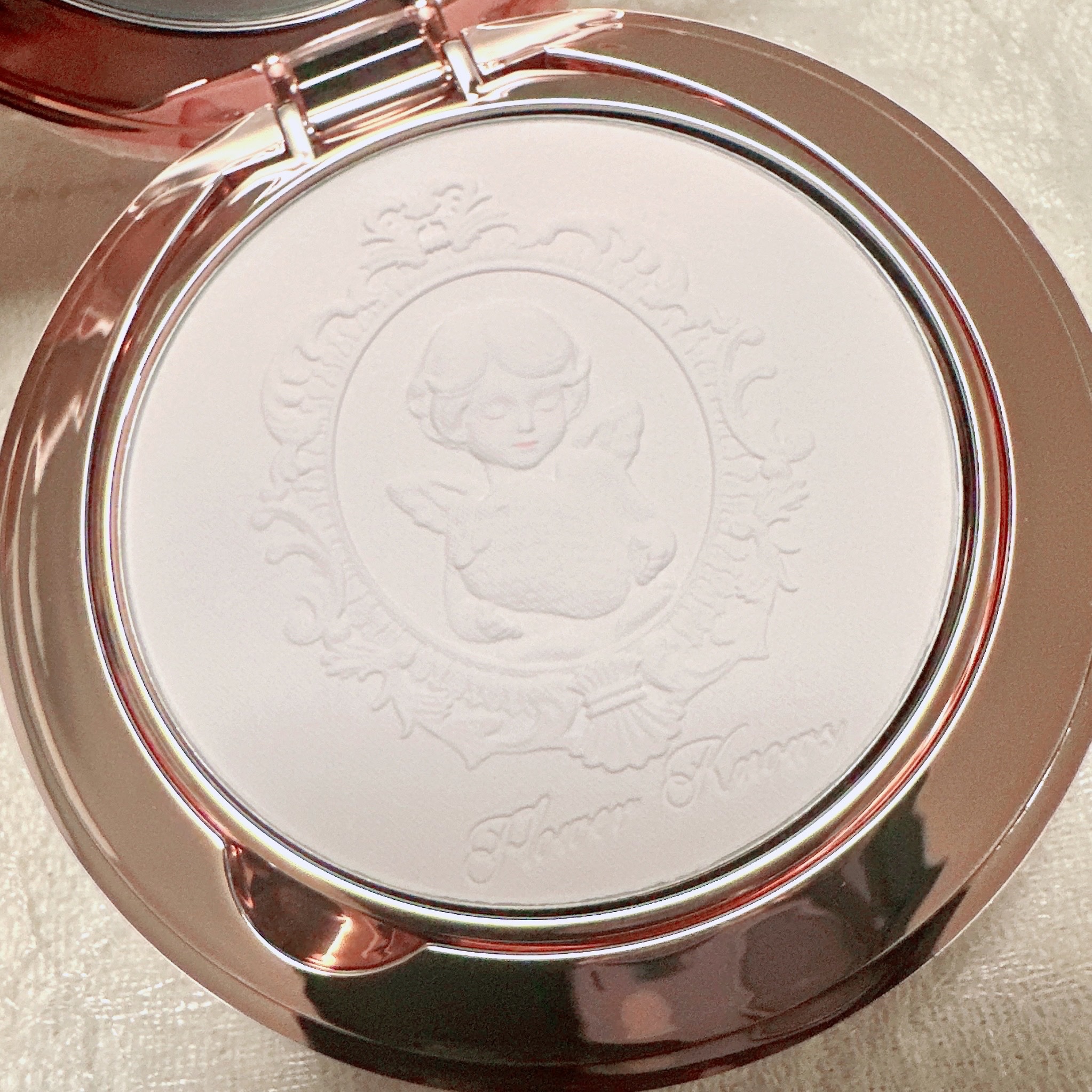 ストロベリーキューピッドコレクション プレストパウダー/FlowerKnows/プレストパウダーを使ったクチコミ（3枚目）