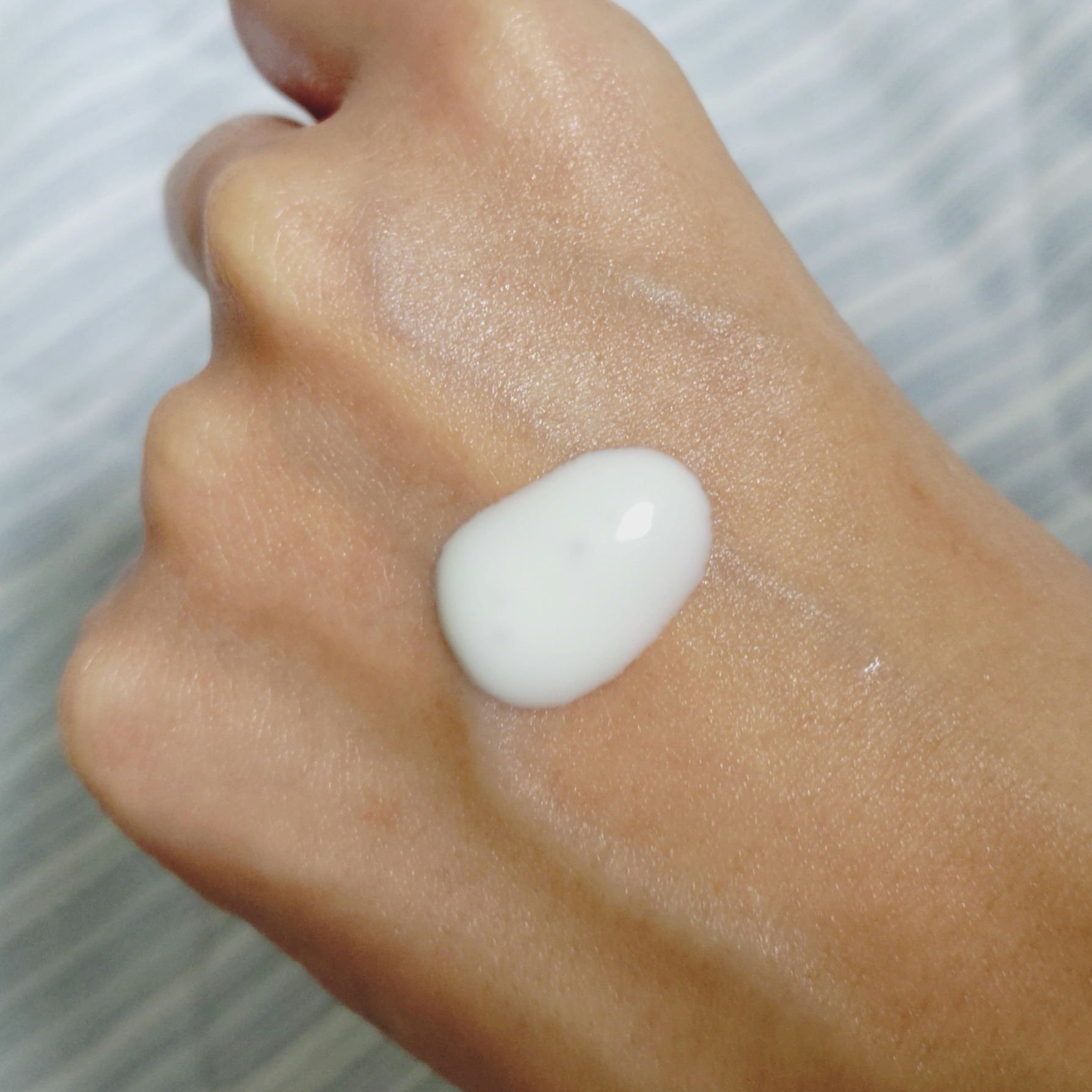 スキンアクア スーパーモイスチャージェル 140g(ポンプ)/スキンアクア/日焼け止めジェルを使ったクチコミ（2枚目）