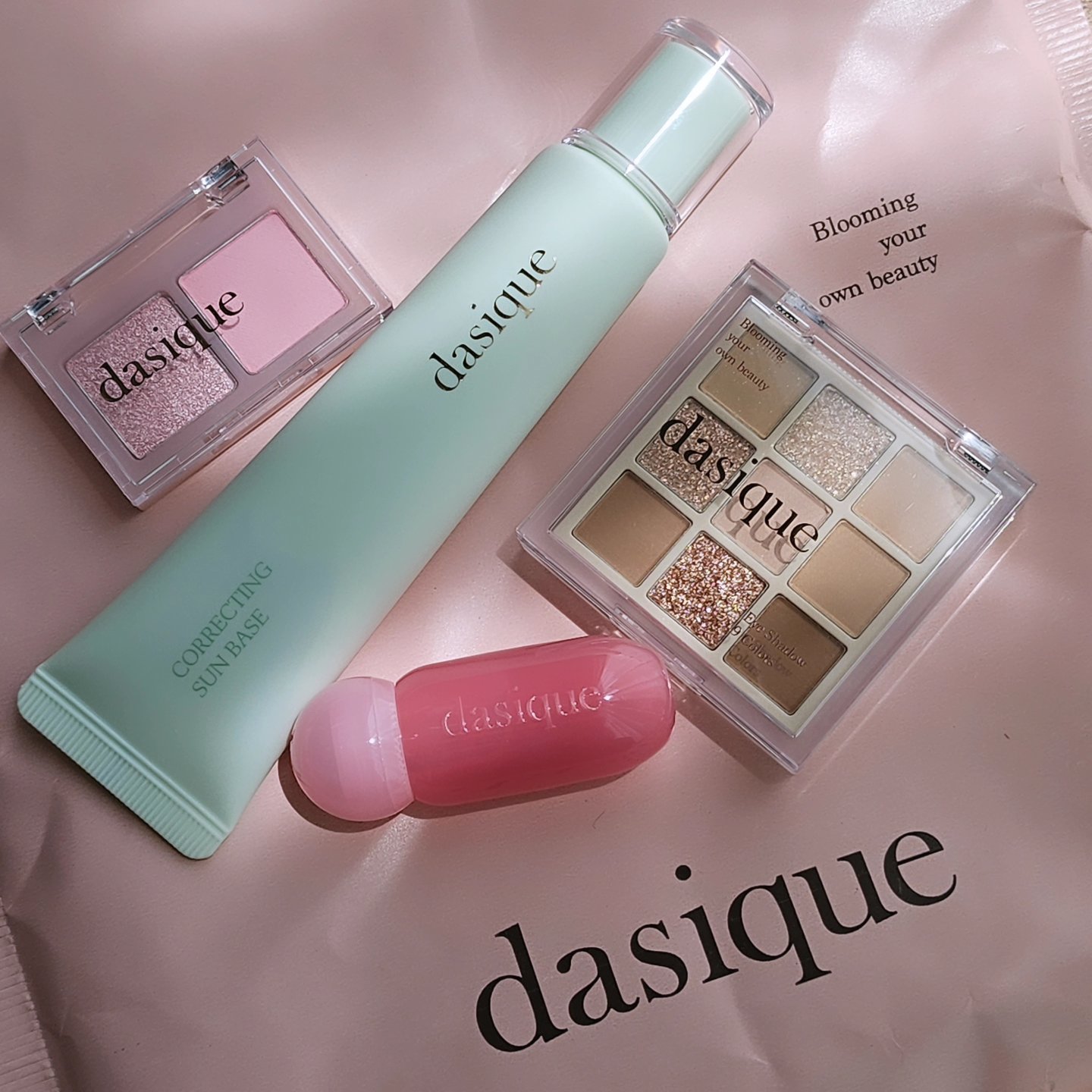 ミニシャドウパレット ミルクラテ/dasique/アイシャドウパレットを使ったクチコミ（1枚目）