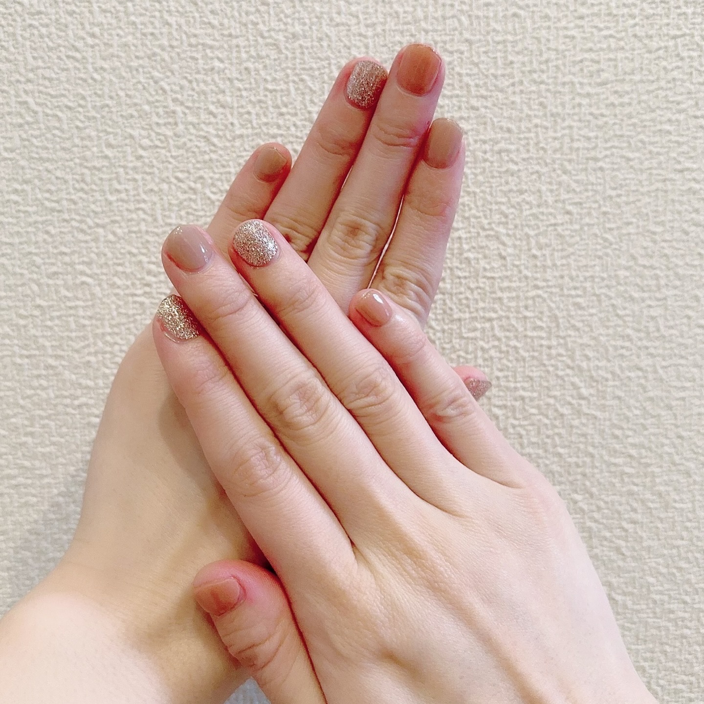 写真は先月初めて使ったohoraのネイル🫶

つけるの結構簡単だったし、結構持ちが良い🥳✨

#いつかのネイル #todaysnail #セルフネイル #ネイルシール #チビ爪 #ショートネイル