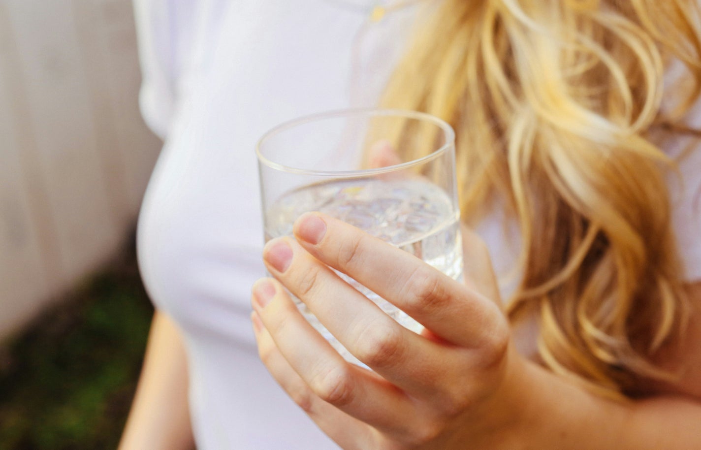 16時間断食で飲んでいいものとは?空腹を乗り切るためのドリンクの選び方のサムネイル