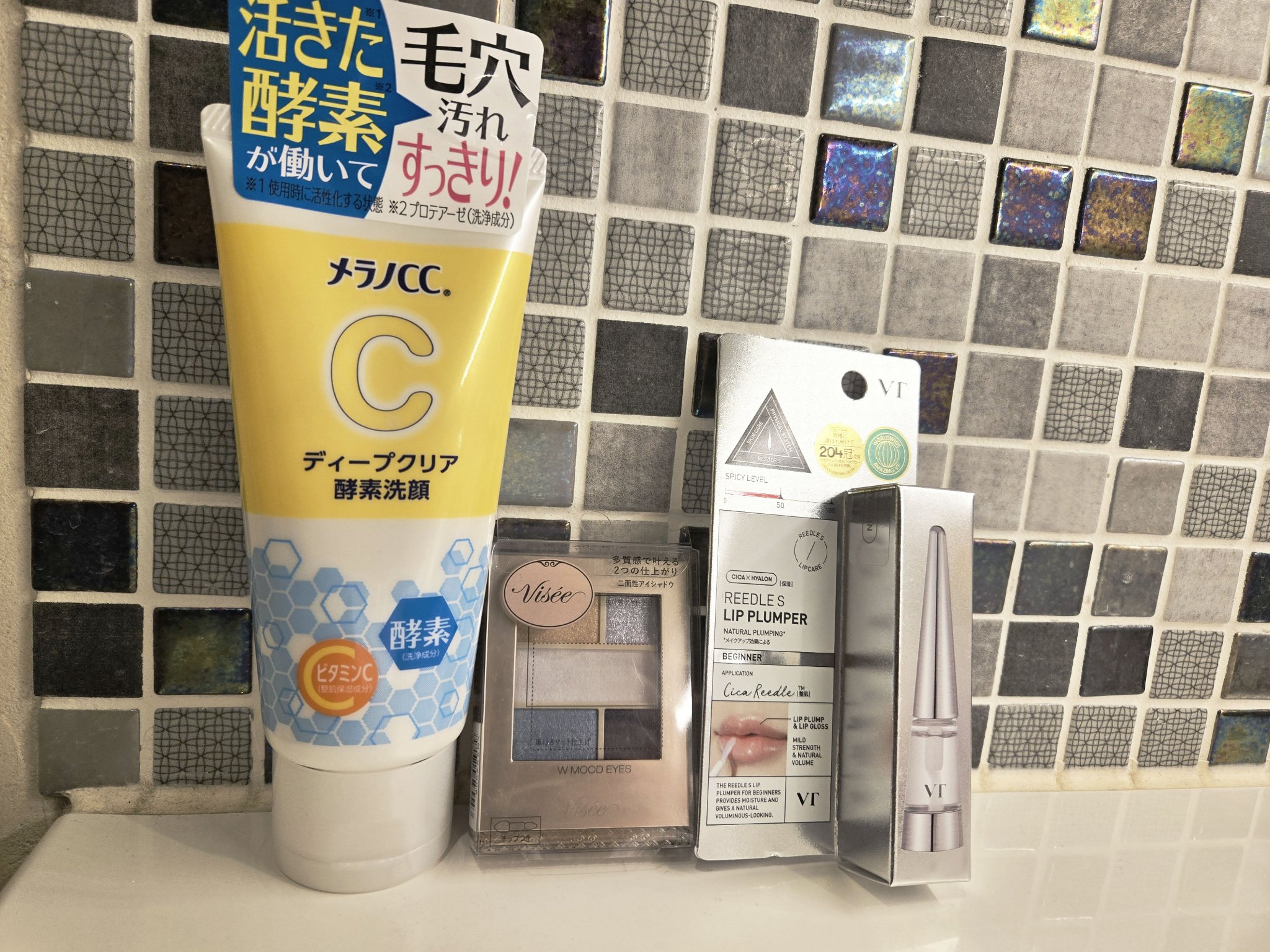 ▷購入品﹏✍

▹▸﻿メラノCC
ディープクリア酵素洗顔
⤿洗い上がりがさっぱりで好きなのでリピート🧡
2cmくらいでモコモコ泡できる🫧

▹▸﻿Visée
ダブル ムード アイズ BL-6 マリンムード
⤿🐈‍⬛にゃんこさん🐾の投