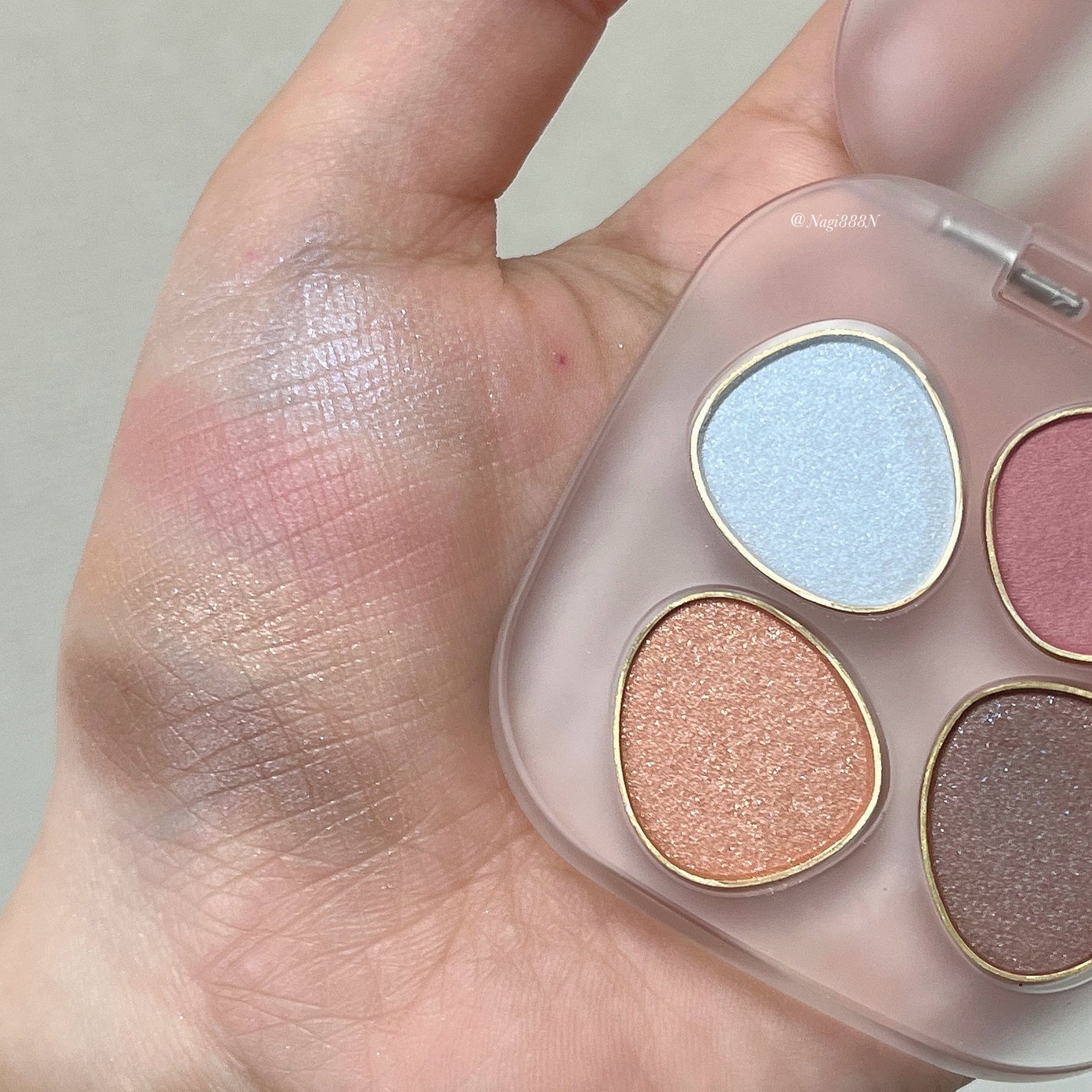 トーン ペタル フロート アイパレット/to/one/アイシャドウパレットを使ったクチコミ(4枚目)