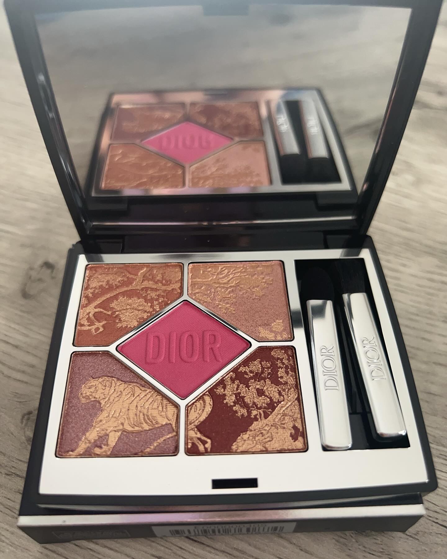 DIOR】 新作 ディオールショウ サンク クルール 654 コーラル