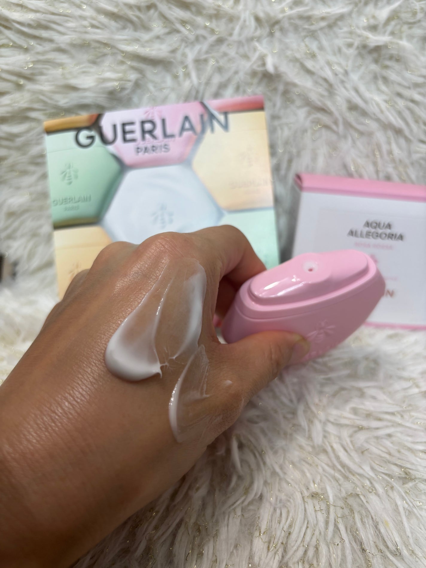 アクア アレゴリア ハンドクリーム ローザ ロッサ/GUERLAIN/ハンドクリームを使ったクチコミ(5枚目)